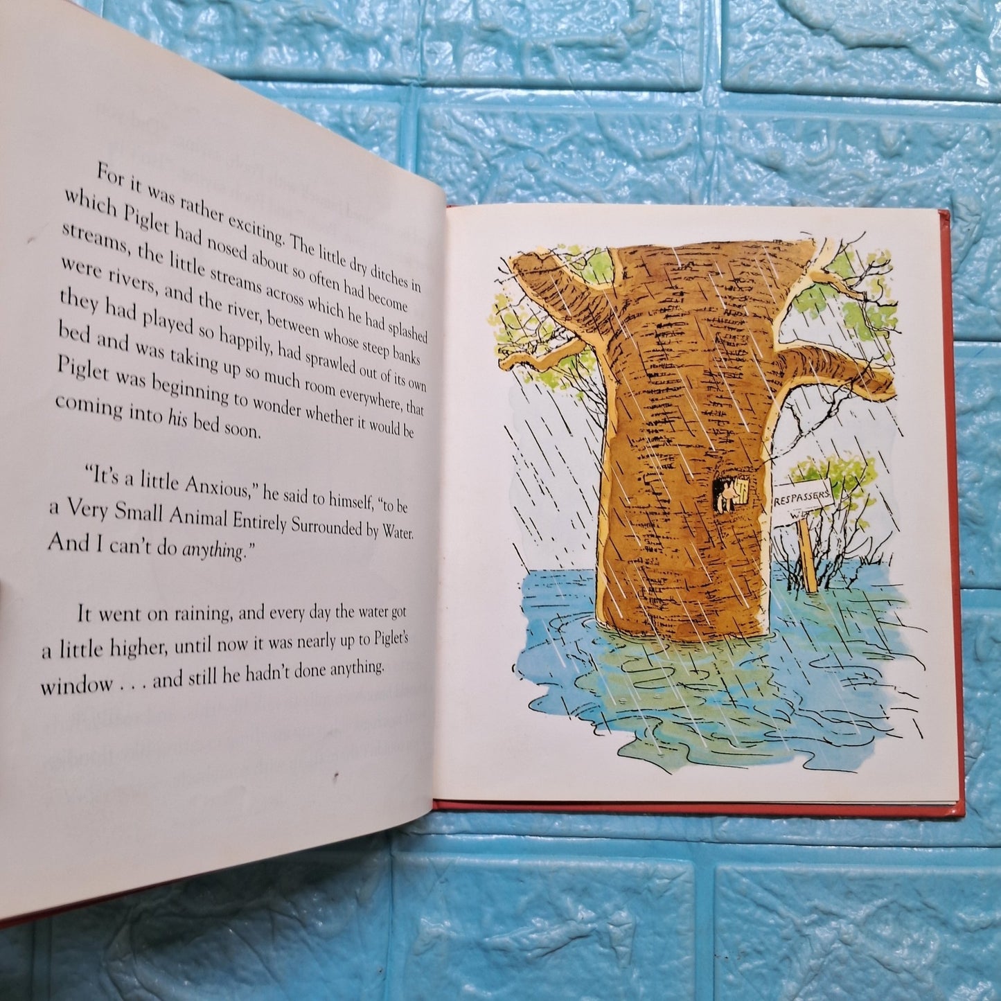 Winnie the Pooh Piglet is Rescued - Very Good Condition Hardcover - We Are Turners