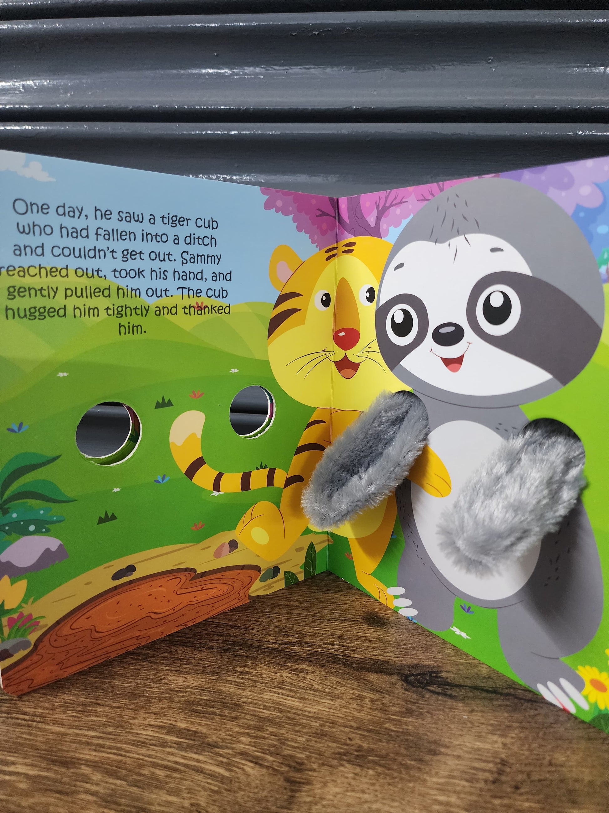 Puppet - Hug me - Little Sloth