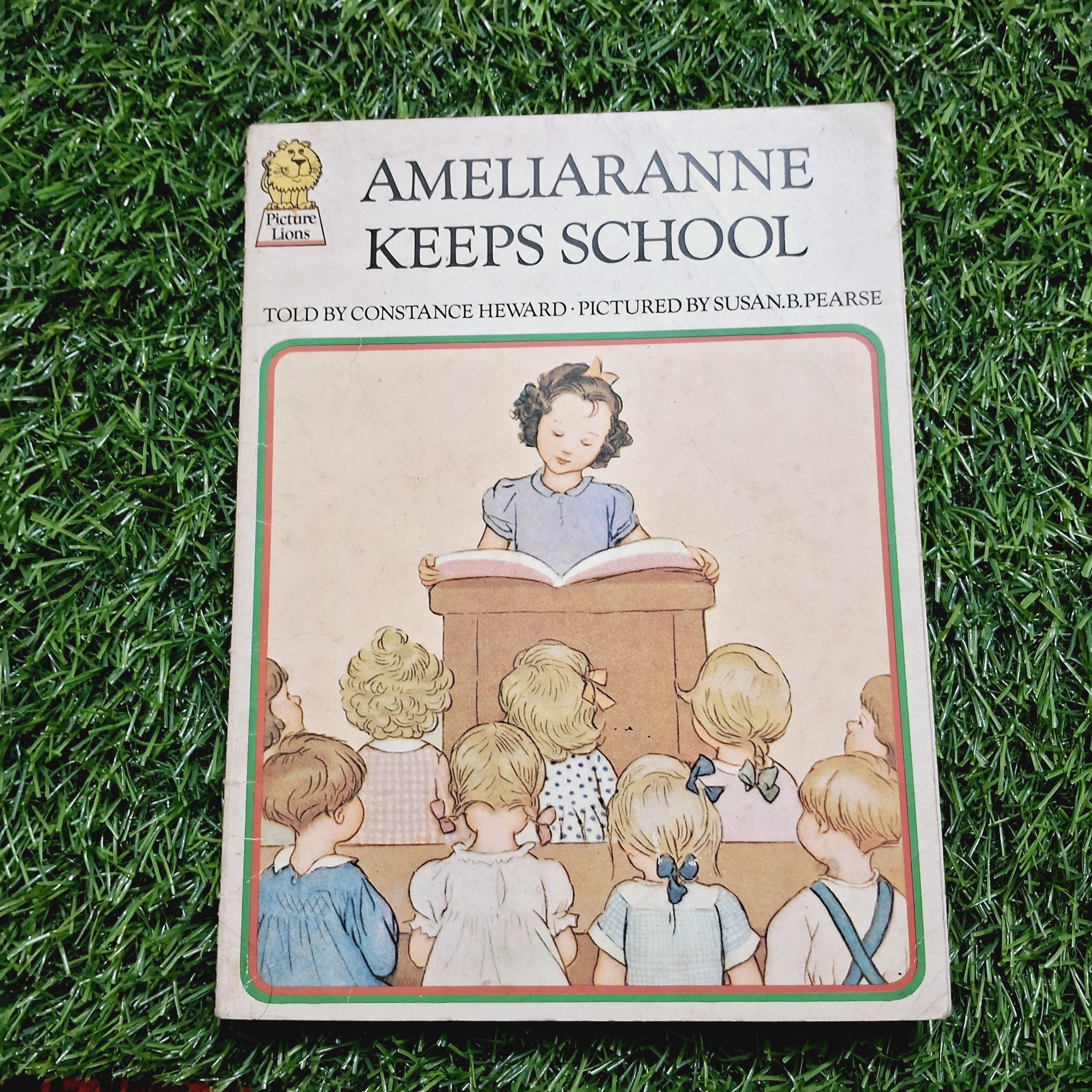 Ameliaranne keeps school - Average Condition Paperback