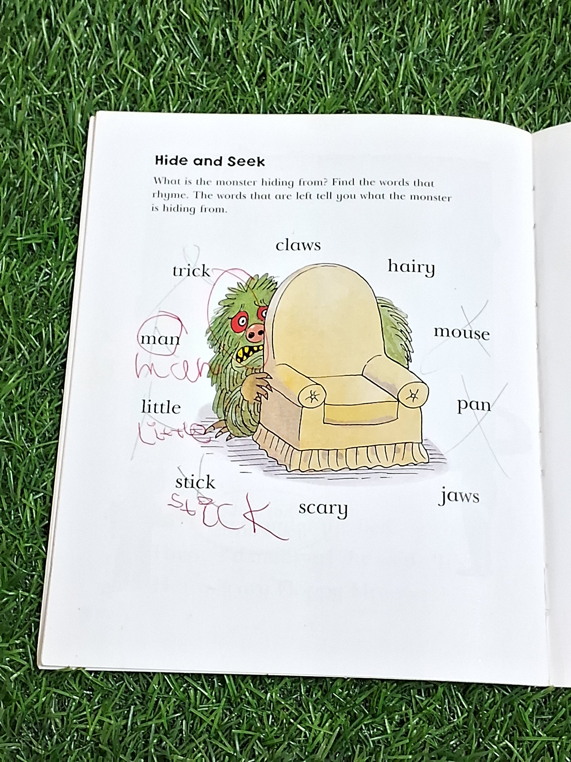 READ WITH BIFF CHIP & KIPPER - HAIRY-SCARY MONSTER - Excellent Condition Paperback