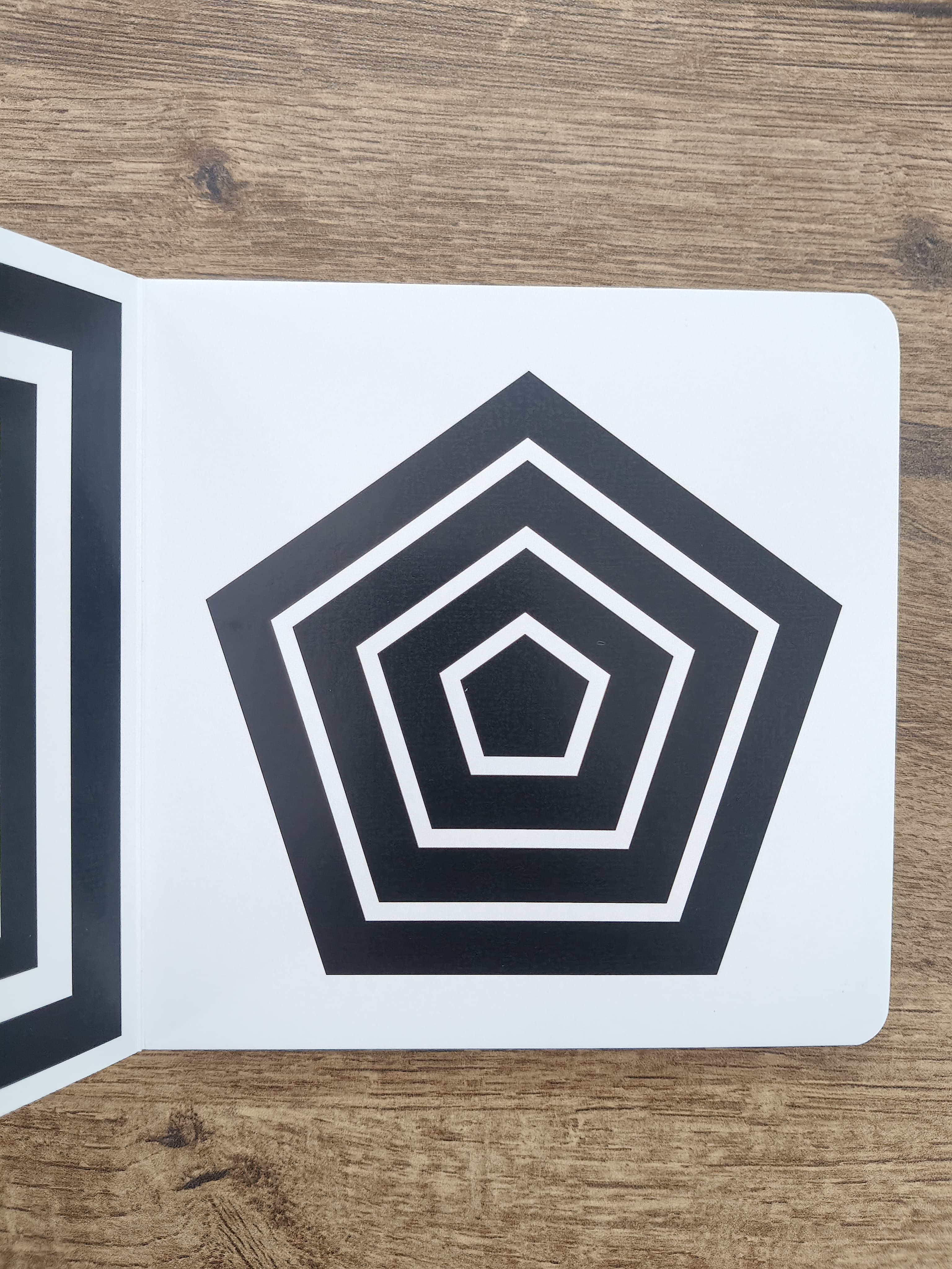 High Contrast - Shapes - Board Book