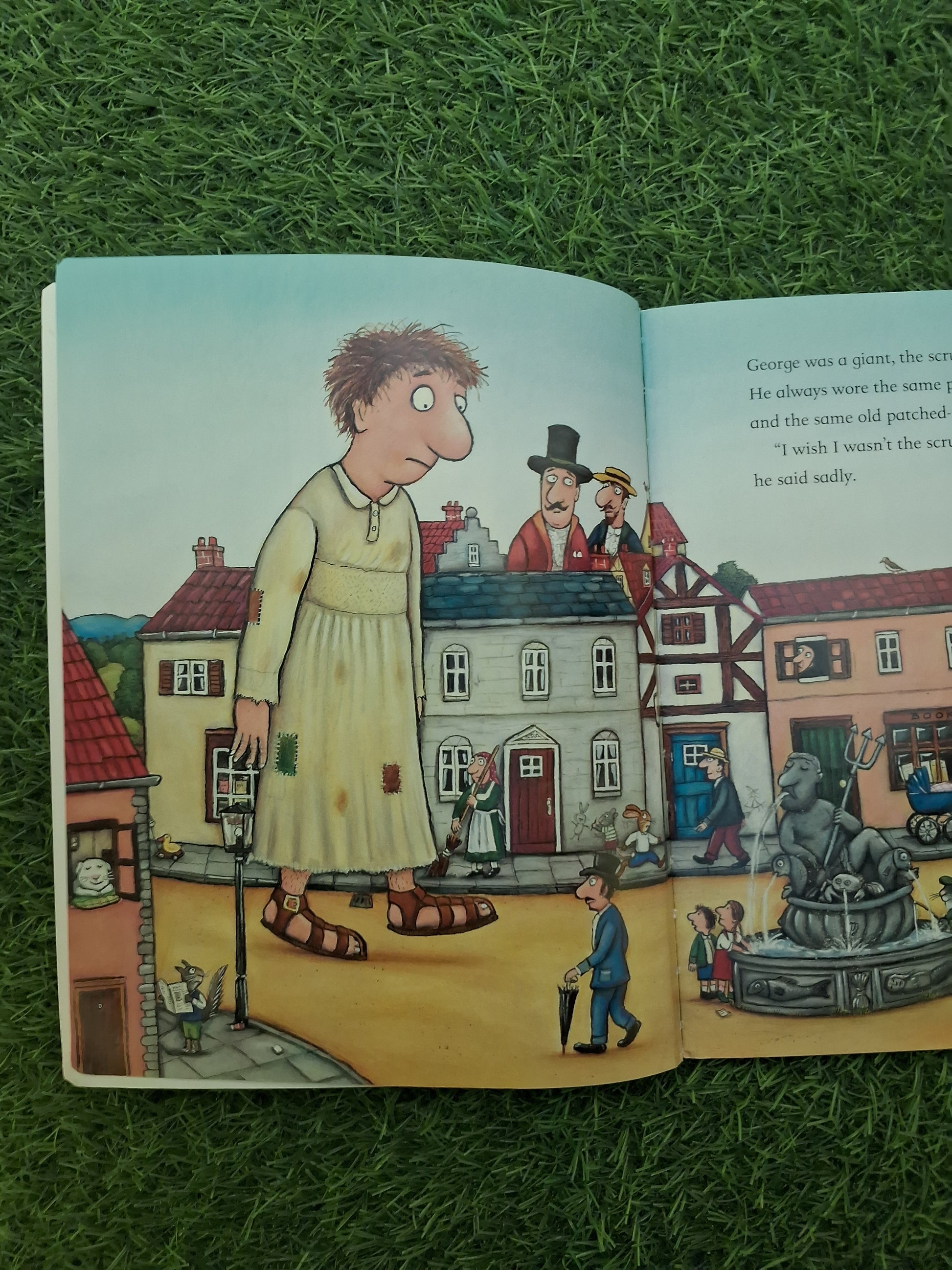 Book of THE SMARTEST GIANT IN TOWN -  Very Good Condition Paperback