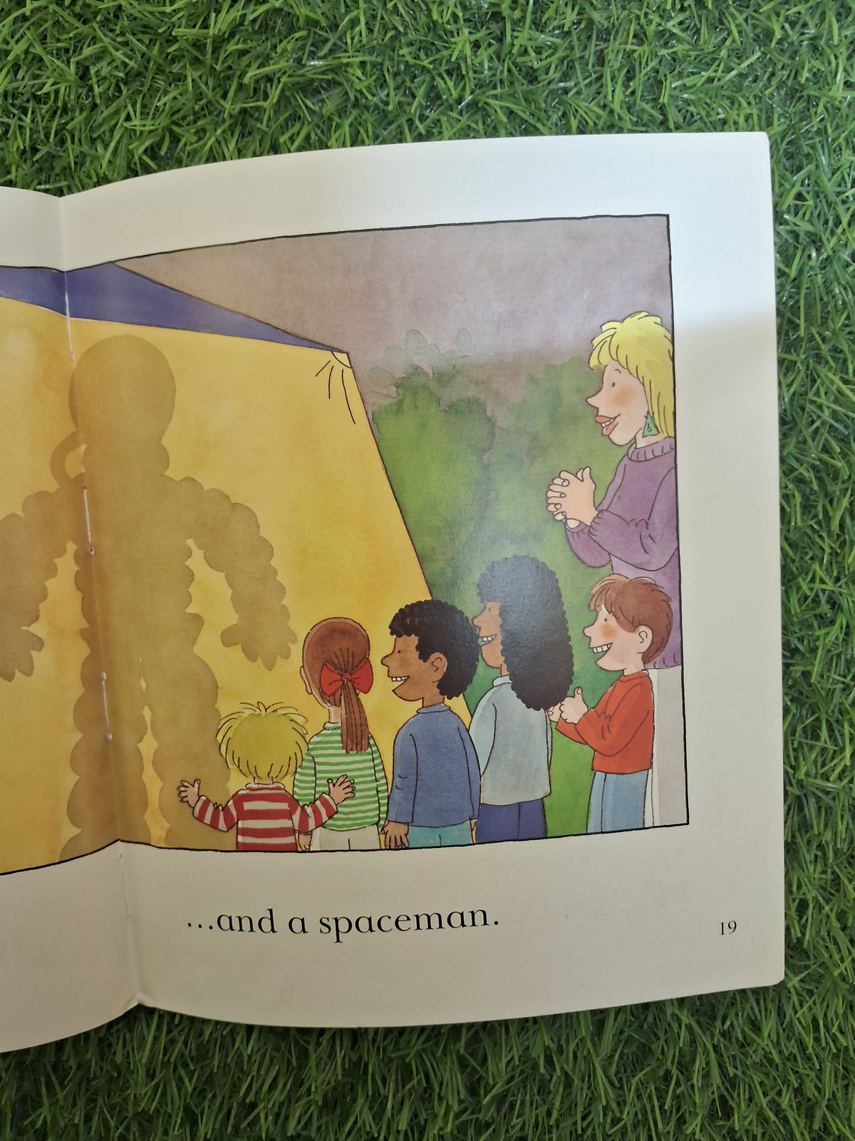 READ WITH BIFF CHIP & KIPPER - GET ON - Excellent Condition Paperback
