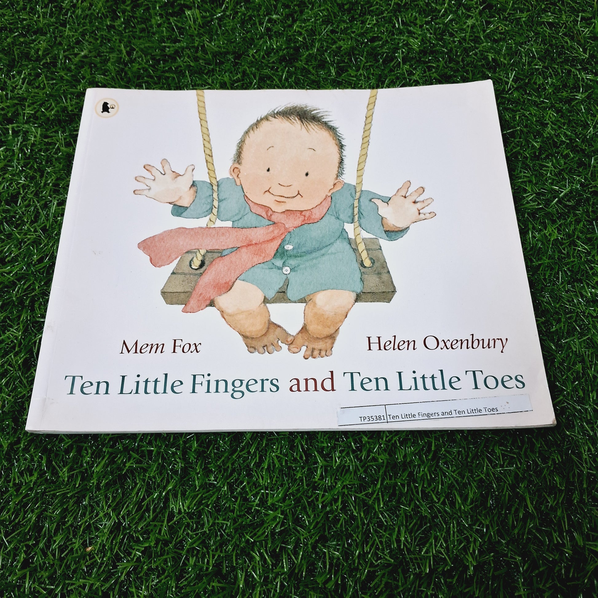 Ten little fingers and ten little toes - Very Good Condition Paperback
