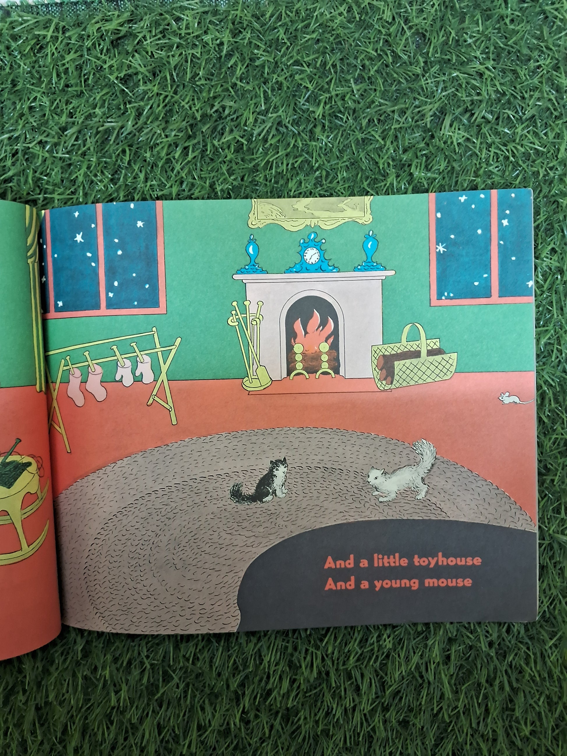 BABY'S FIRST BOOK - GOODNIGHT MOON - Excellent Condition Paperback