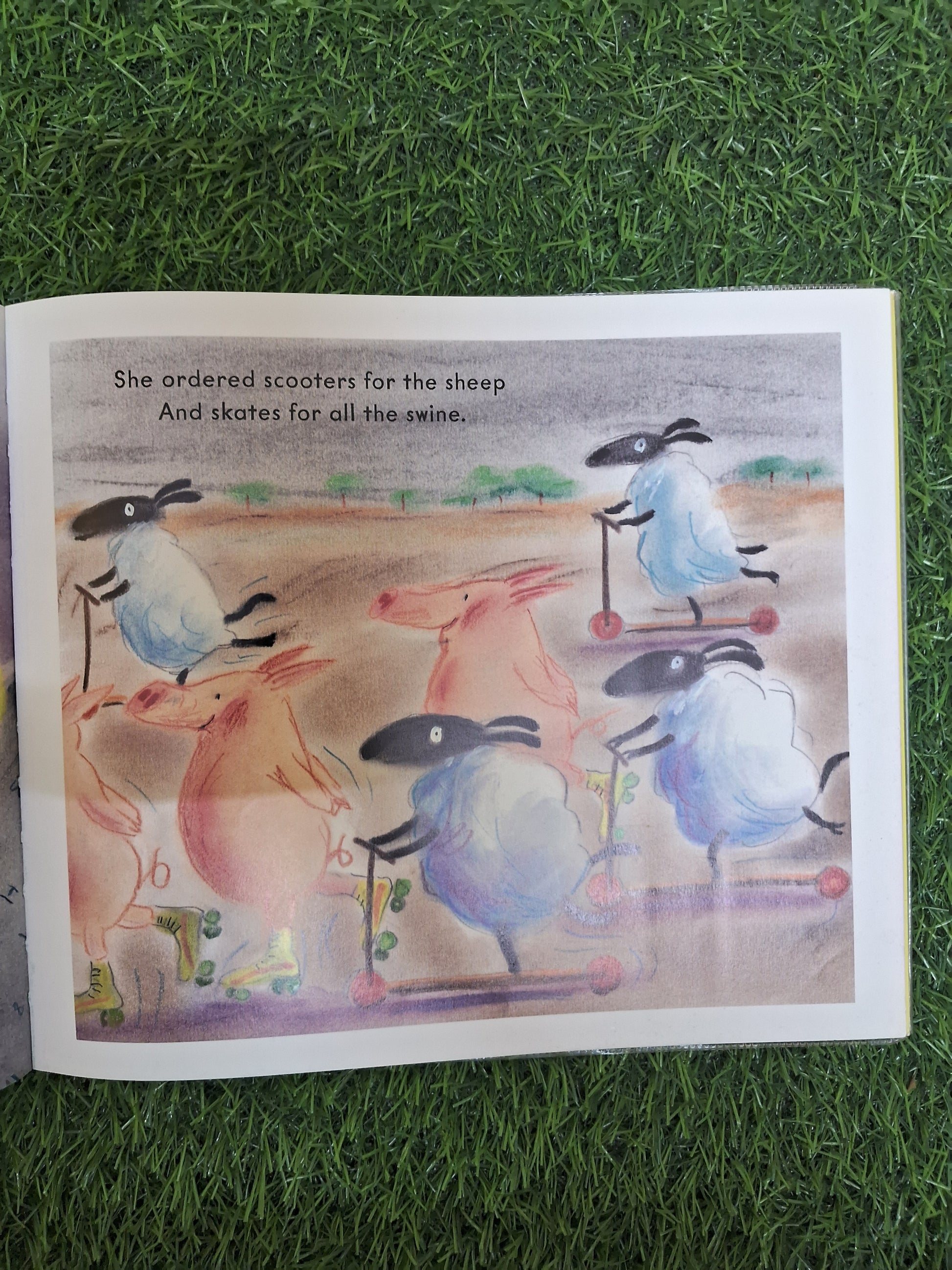 A GREAT BOOK TO INTRODUCE SAFETY ON THE INTERNET - CHICKEN CLICKING -  Very Good Condition Paperback