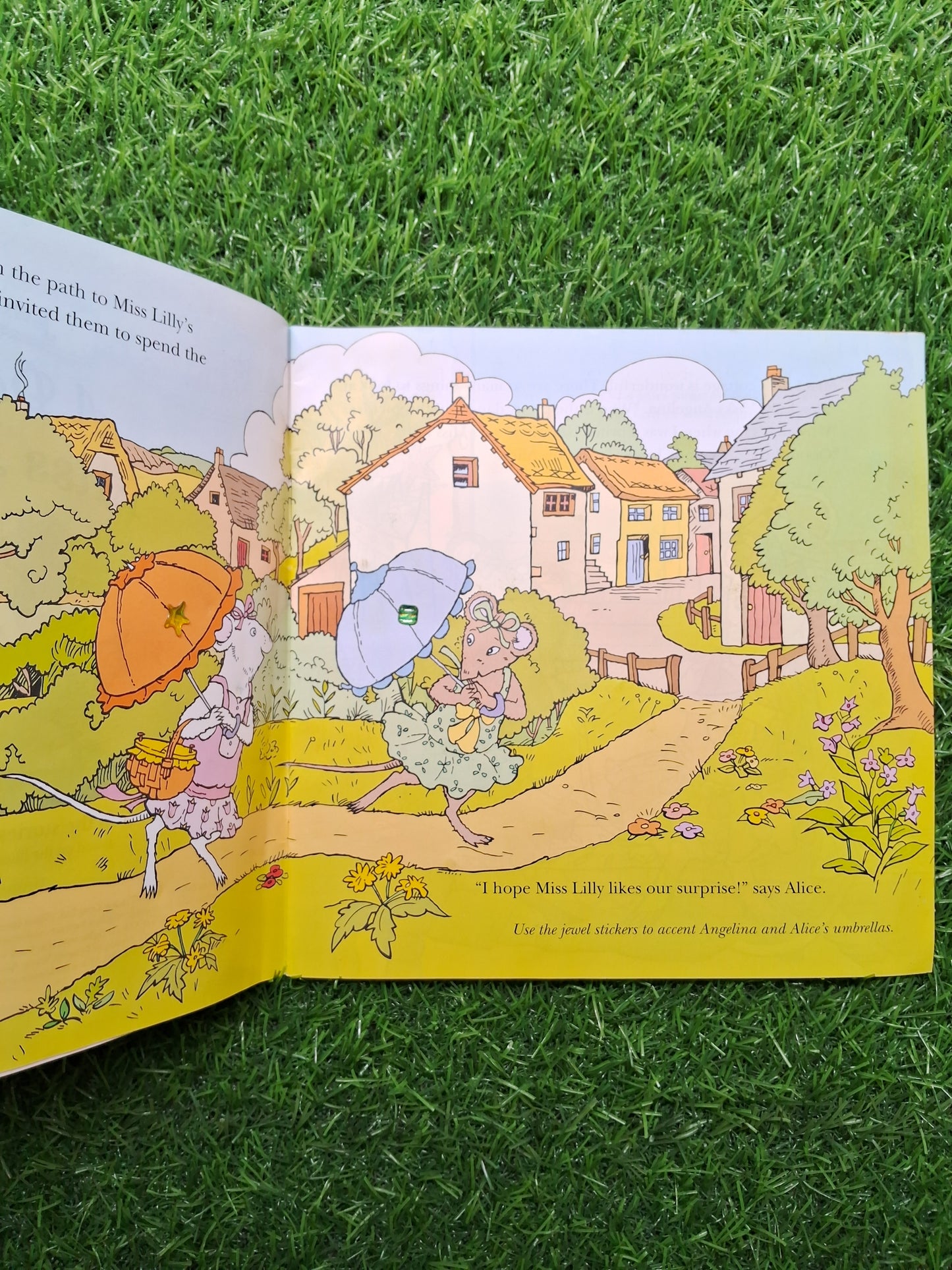 A day at miss lilly's -  Average Condition Paperback