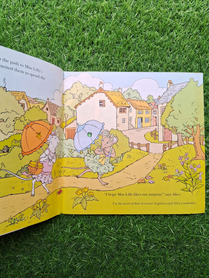 A day at miss lilly's -  Average Condition Paperback