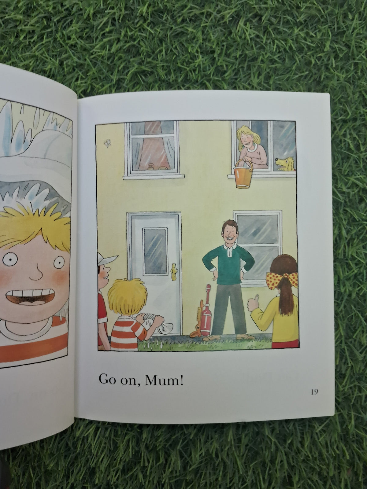 READ WITH BIFF CHIP & KIPPER - SIX IN A BED - Excellent Condition Paperback