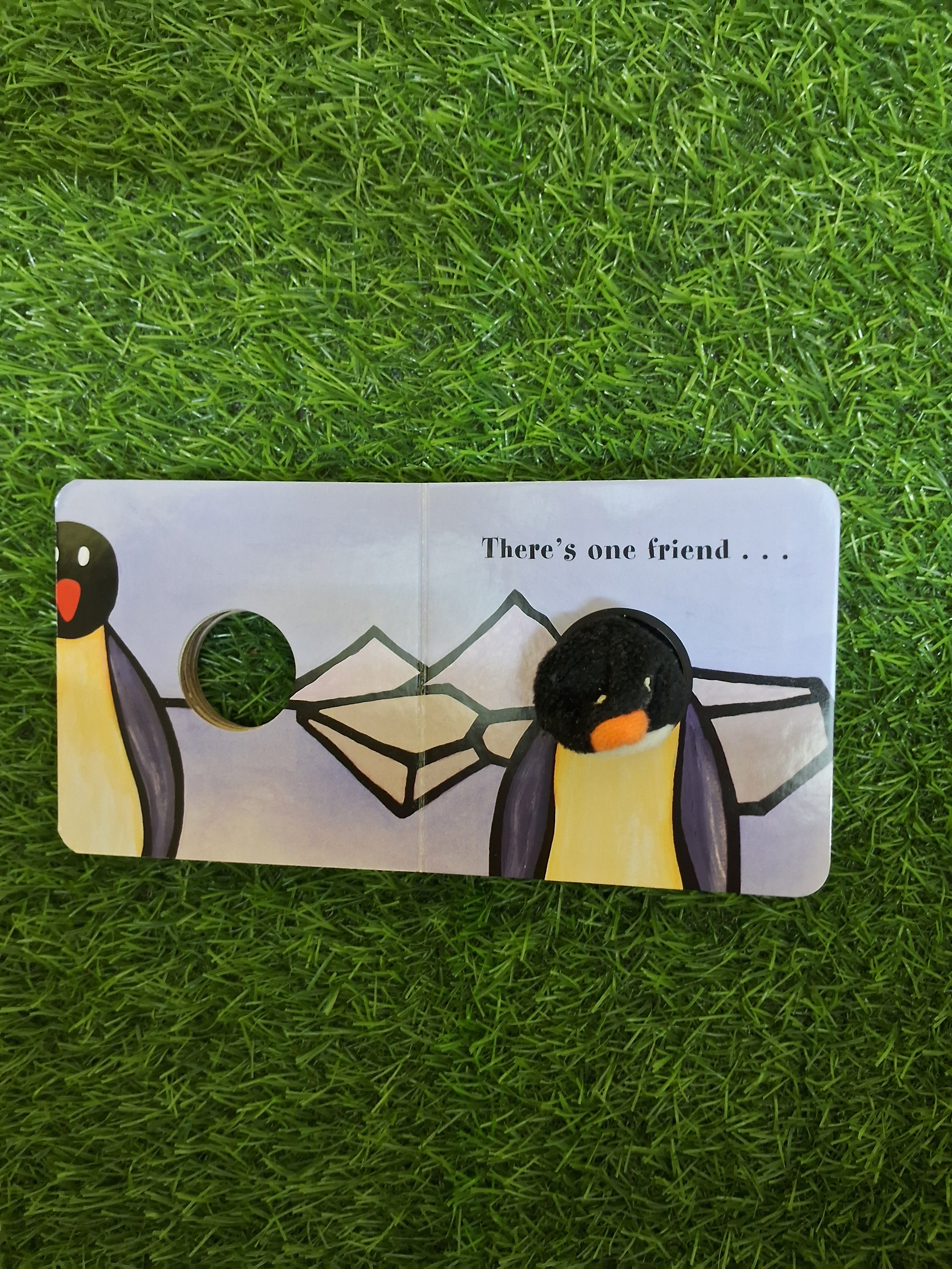 FINGER PUPPET BOOK - LITTLE PENGUIN - Good Condition Board Book
