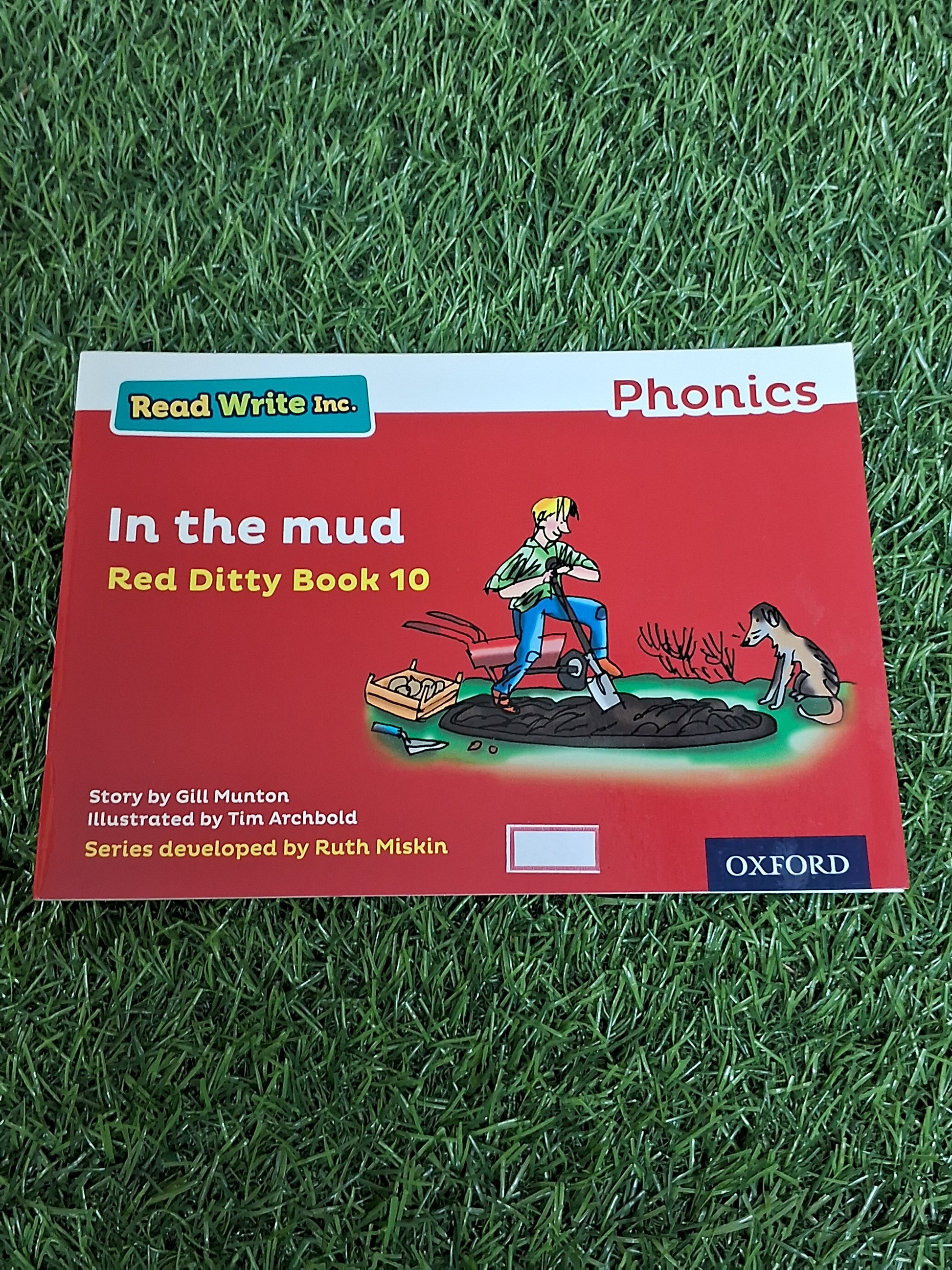 Phonics - In the Mud -  Very Good Condition Paperback