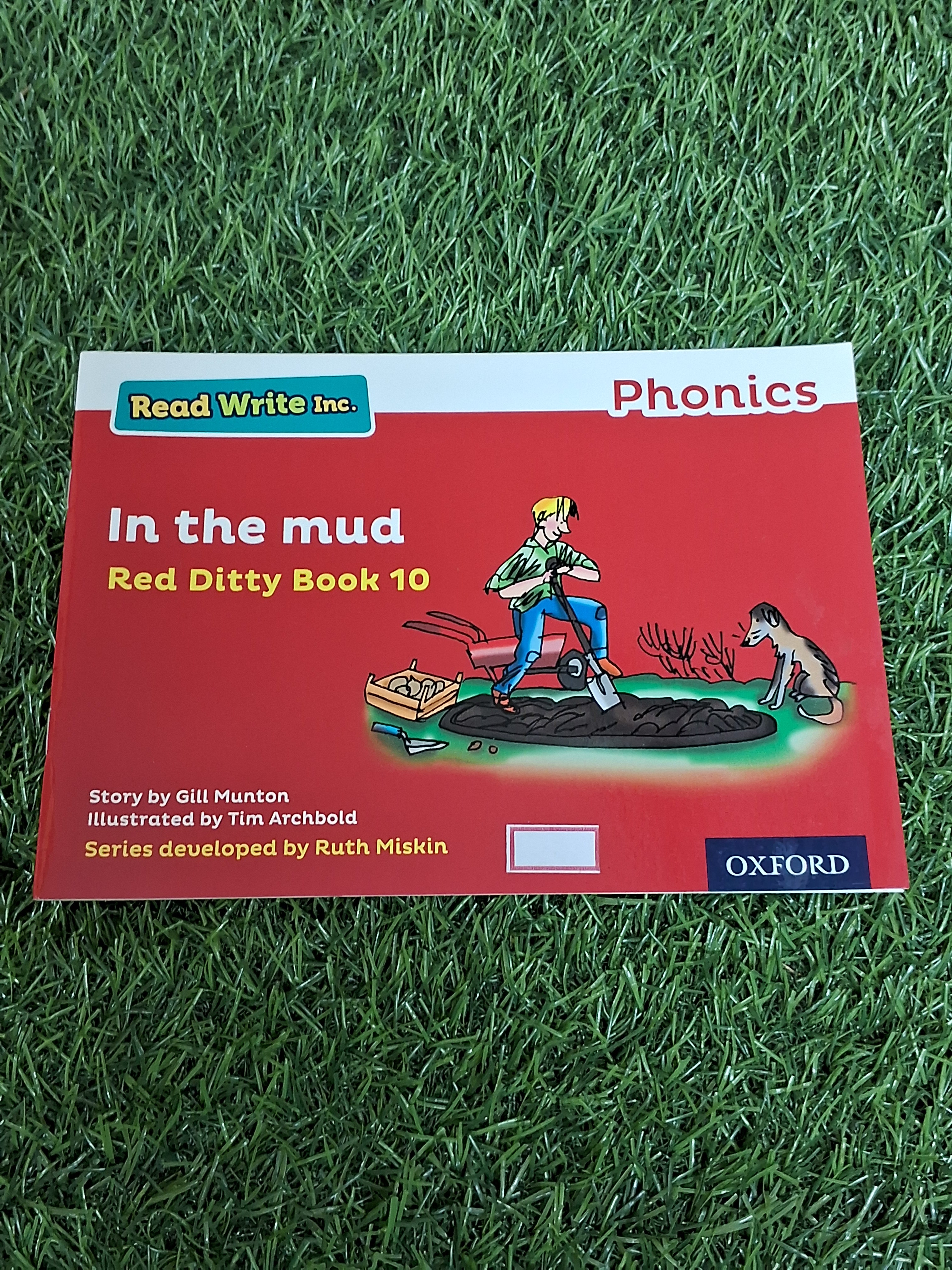Phonics - In the Mud -  Very Good Condition Paperback