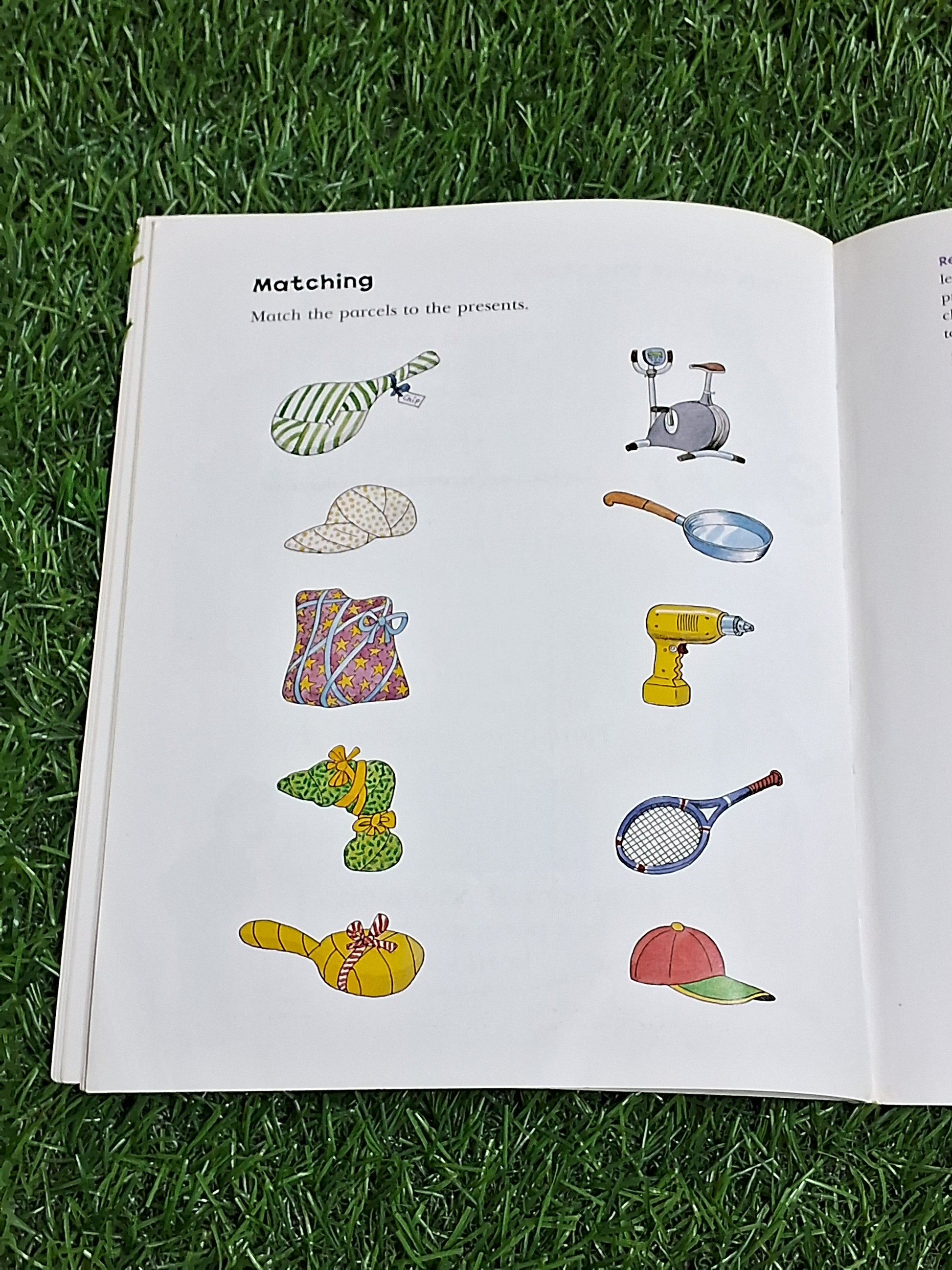 READ WITH BIFF CHIP & KIPPER - DAD'S BITHDAY - Excellent Condition Paperback