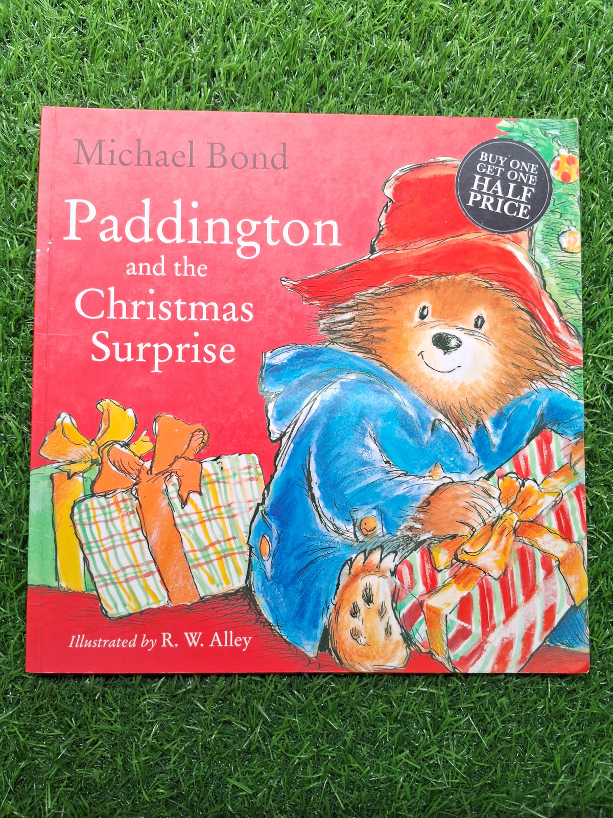 Paddington and the christmas surprise - Very Good Condition Paperback
