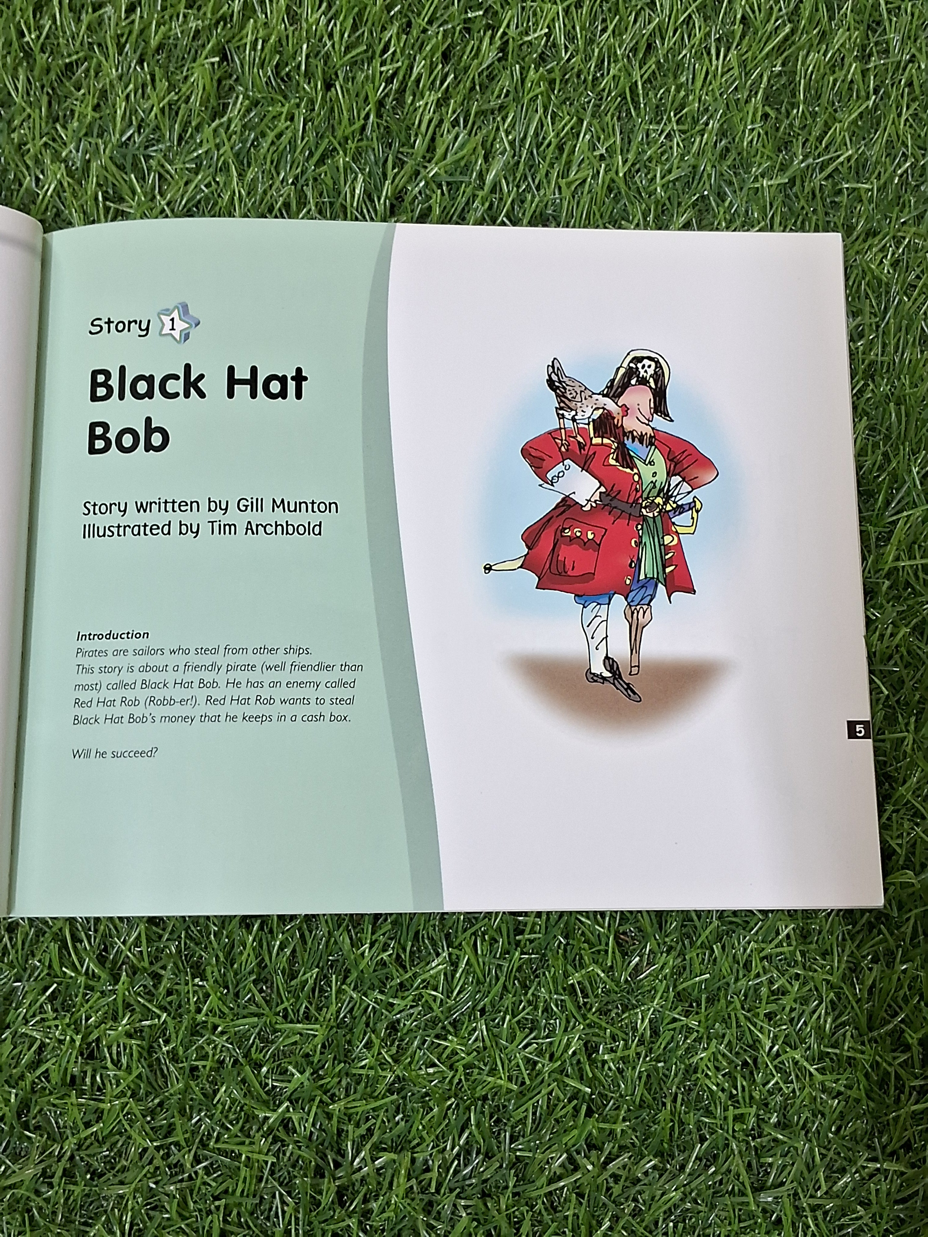 Phonics - Black Hat Bob and Tug Tug - 2 stories in 1 -  Excellent Condition Paperback
