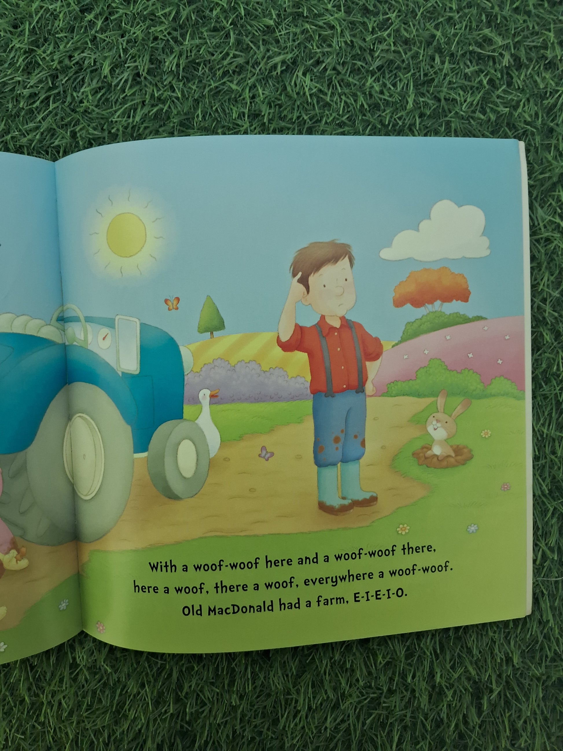 OLD MAC DONALD HAD A FARM -  Very Good Condition Paperback