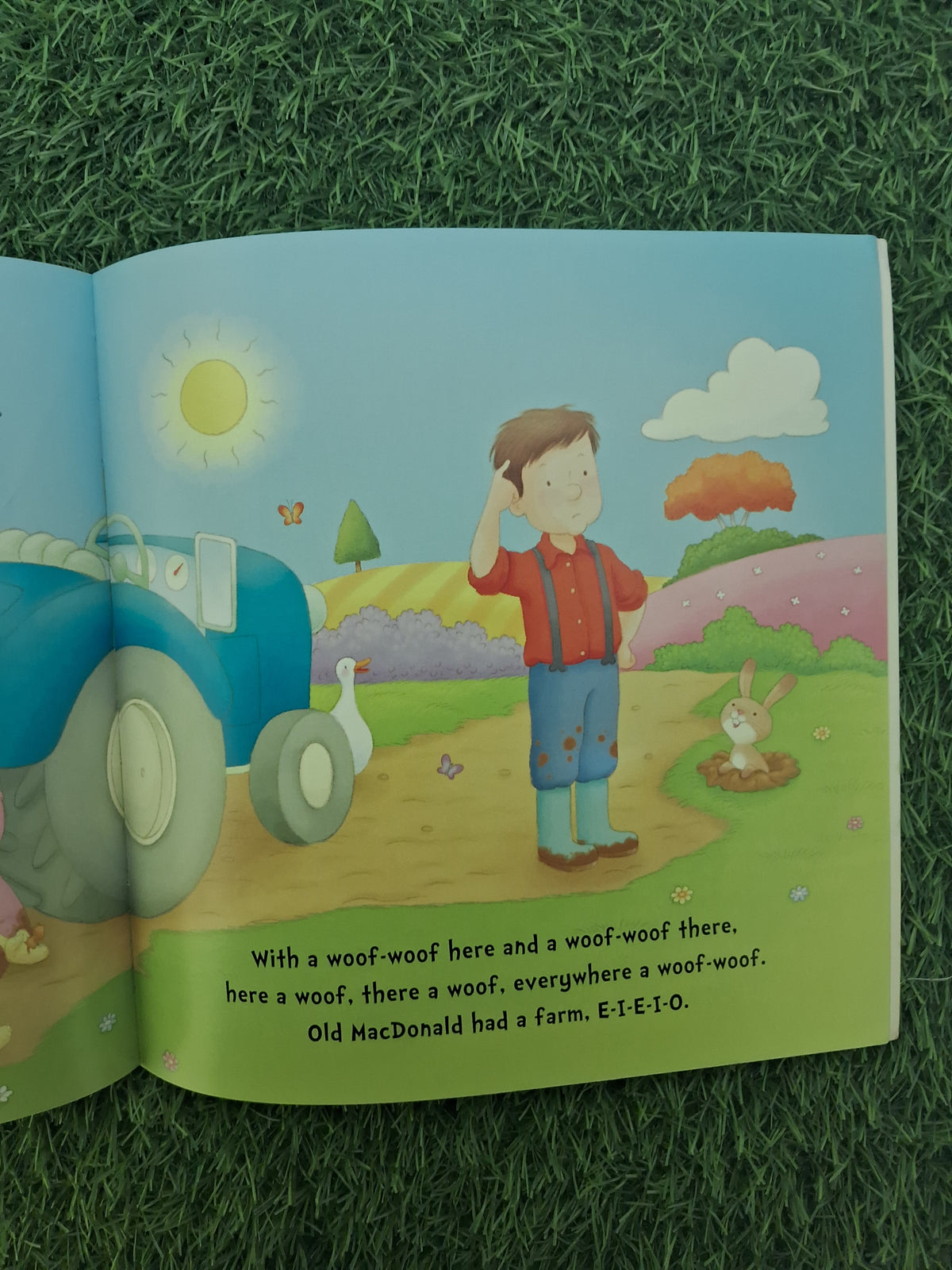 OLD MAC DONALD HAD A FARM -  Very Good Condition Paperback