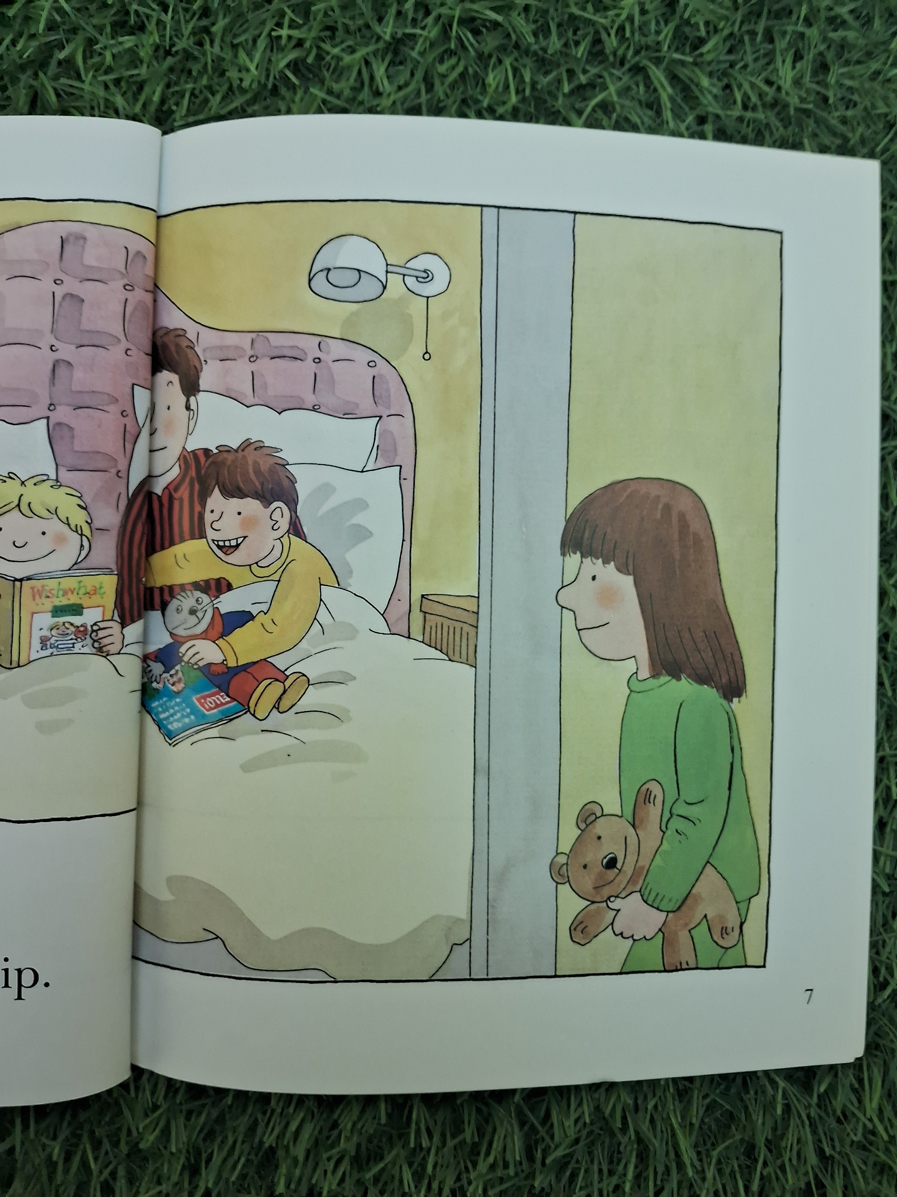 READ WITH BIFF CHIP & KIPPER - SIX IN A BED - Excellent Condition Paperback