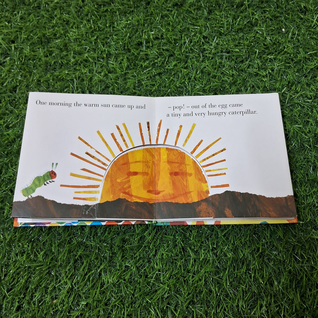 The very hungry caterpillar:A pull out pop up - Good Condition Hardcover