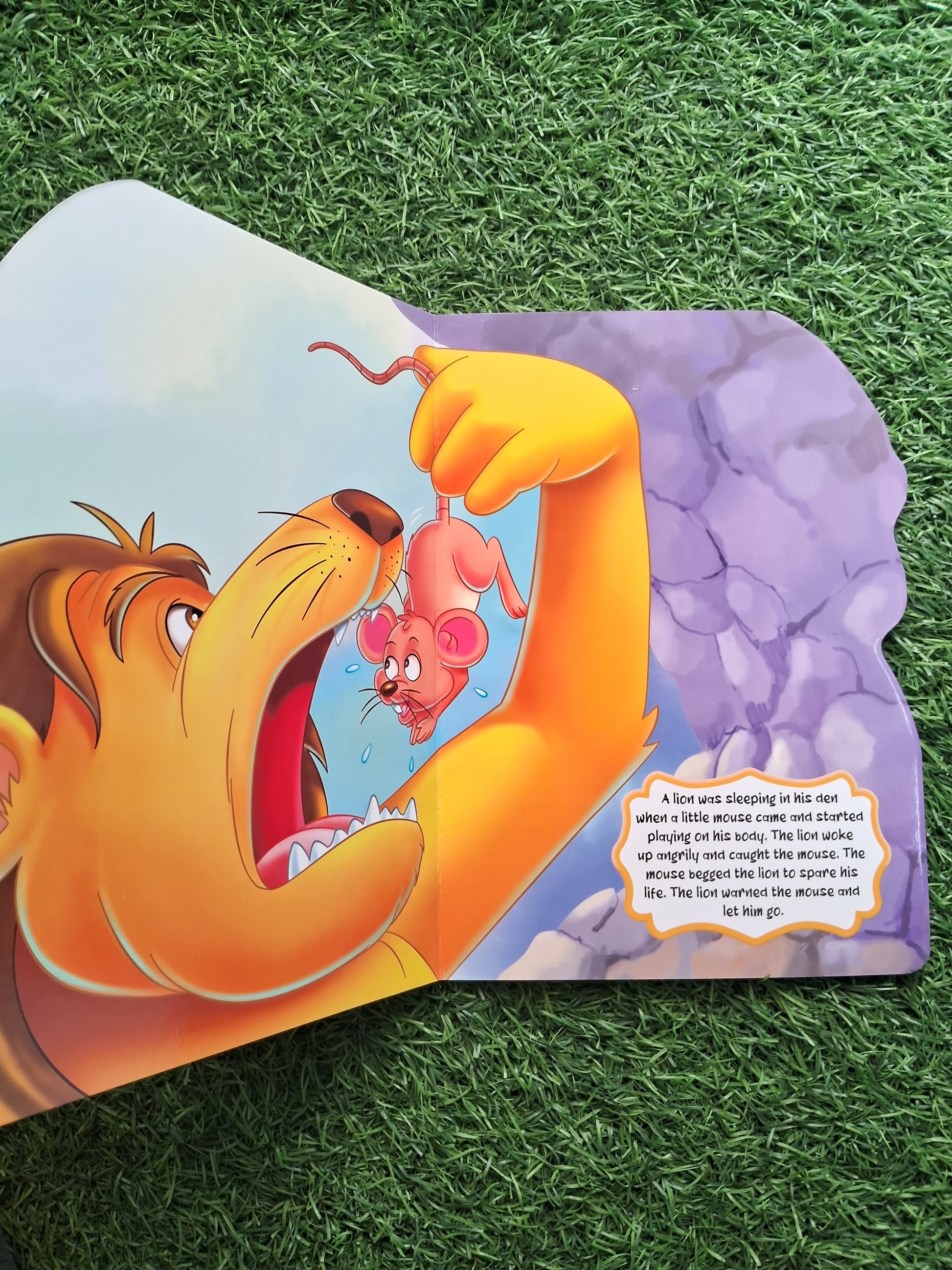The Lion and the Mouse – Shaped Story Board Book