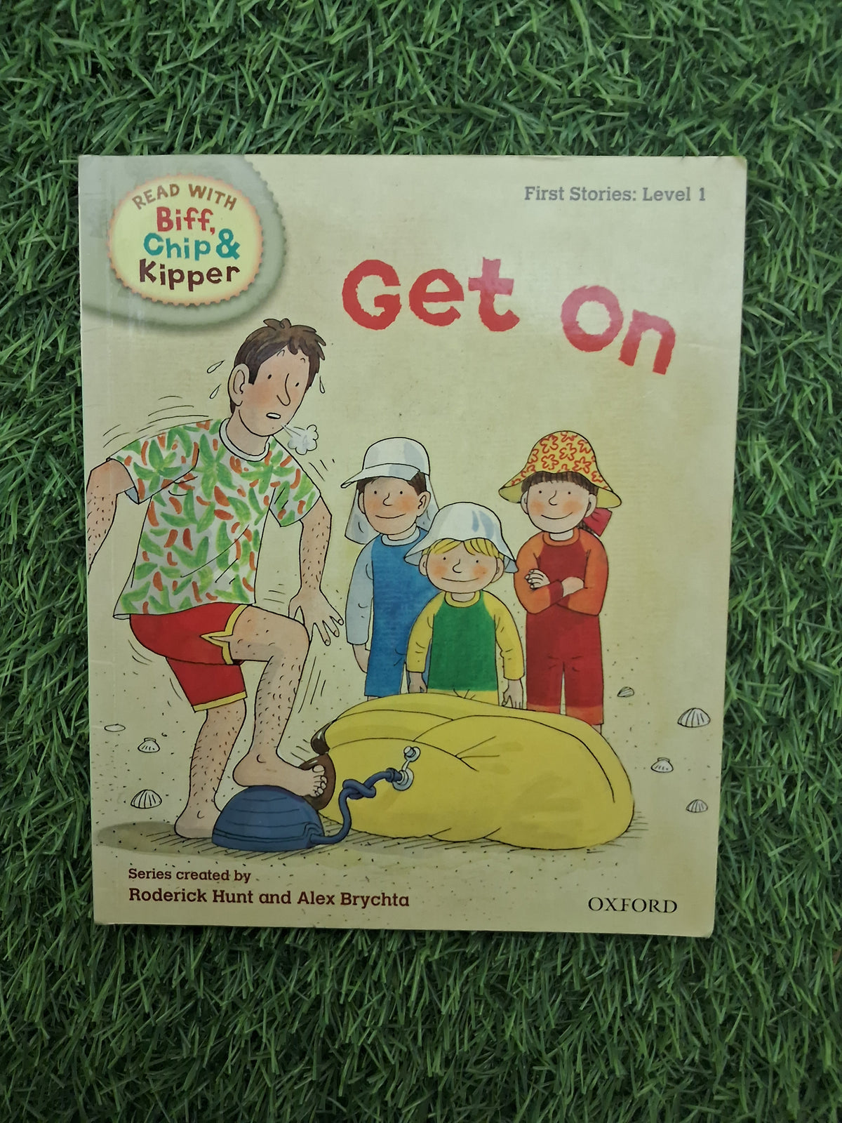 READ WITH BIFF CHIP & KIPPER - GET ON - Excellent Condition Paperback