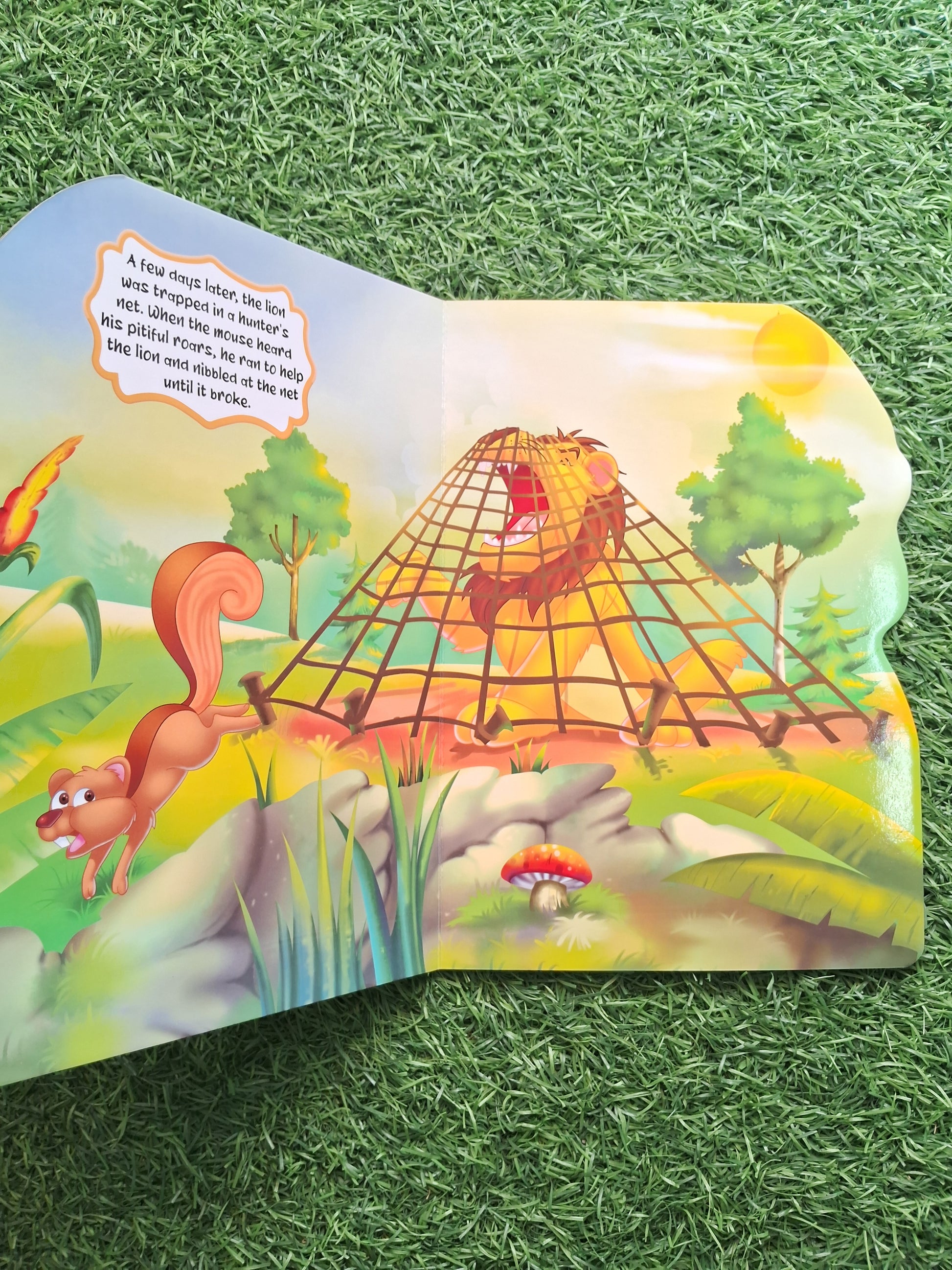 The Lion and the Mouse – Shaped Story Board Book