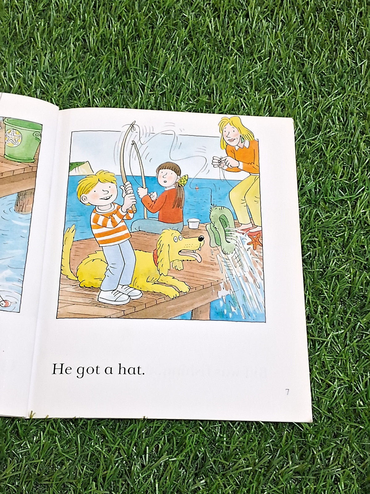 READ WITH BIFF CHIP & KIPPER - FUNNY FISH - Excellent Condition Paperback