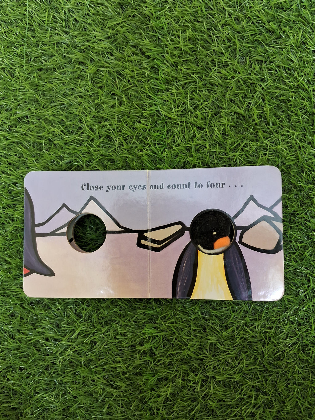 FINGER PUPPET BOOK - LITTLE PENGUIN - Good Condition Board Book