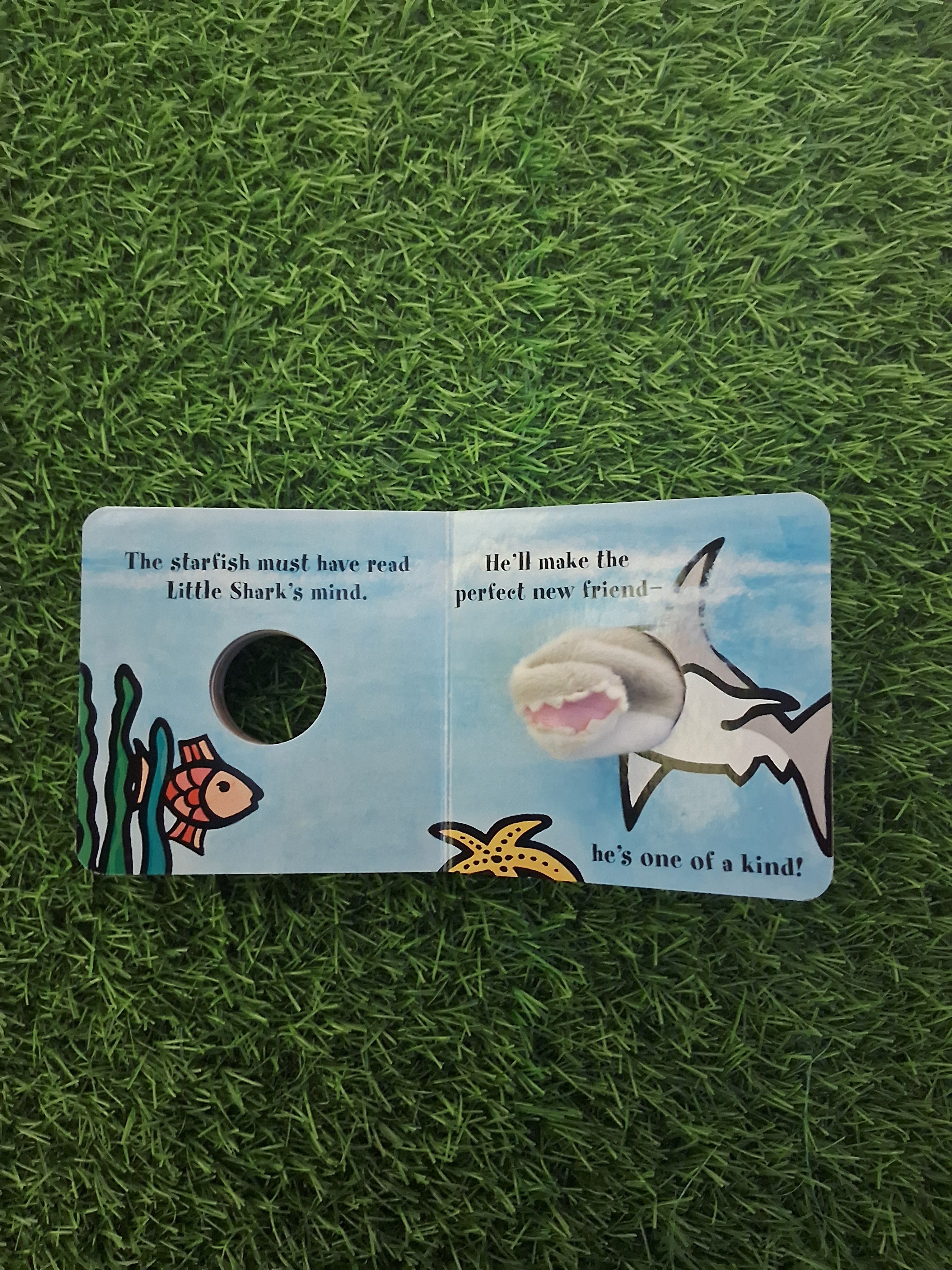 FINGER PUPPET BOOK - LITTLE SHARK -  Very Good Condition Board Book