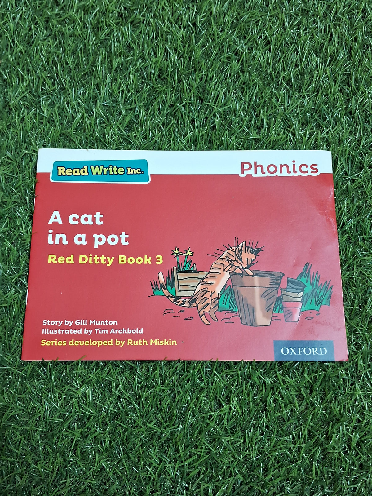 Phonics - A Cat in a Pot -  Very Good Condition Paperback