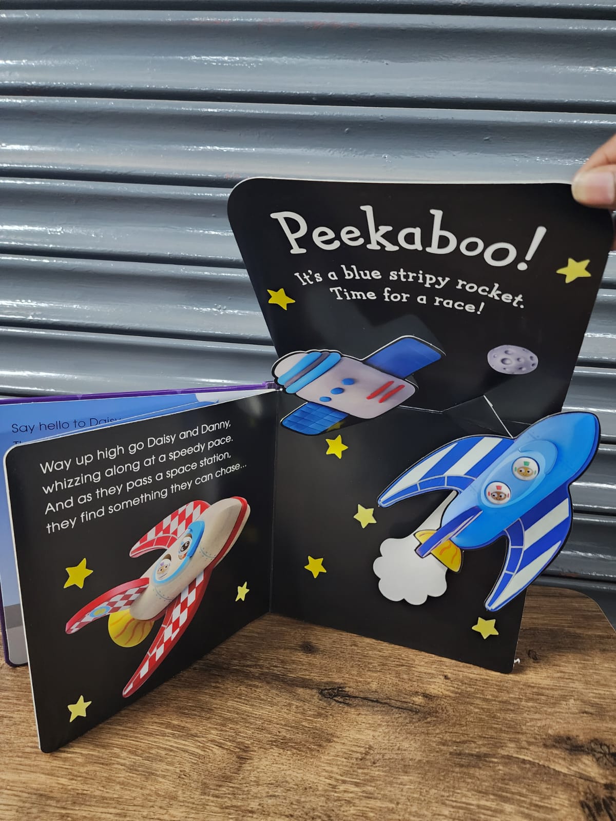 Space - Popup Peekaboo