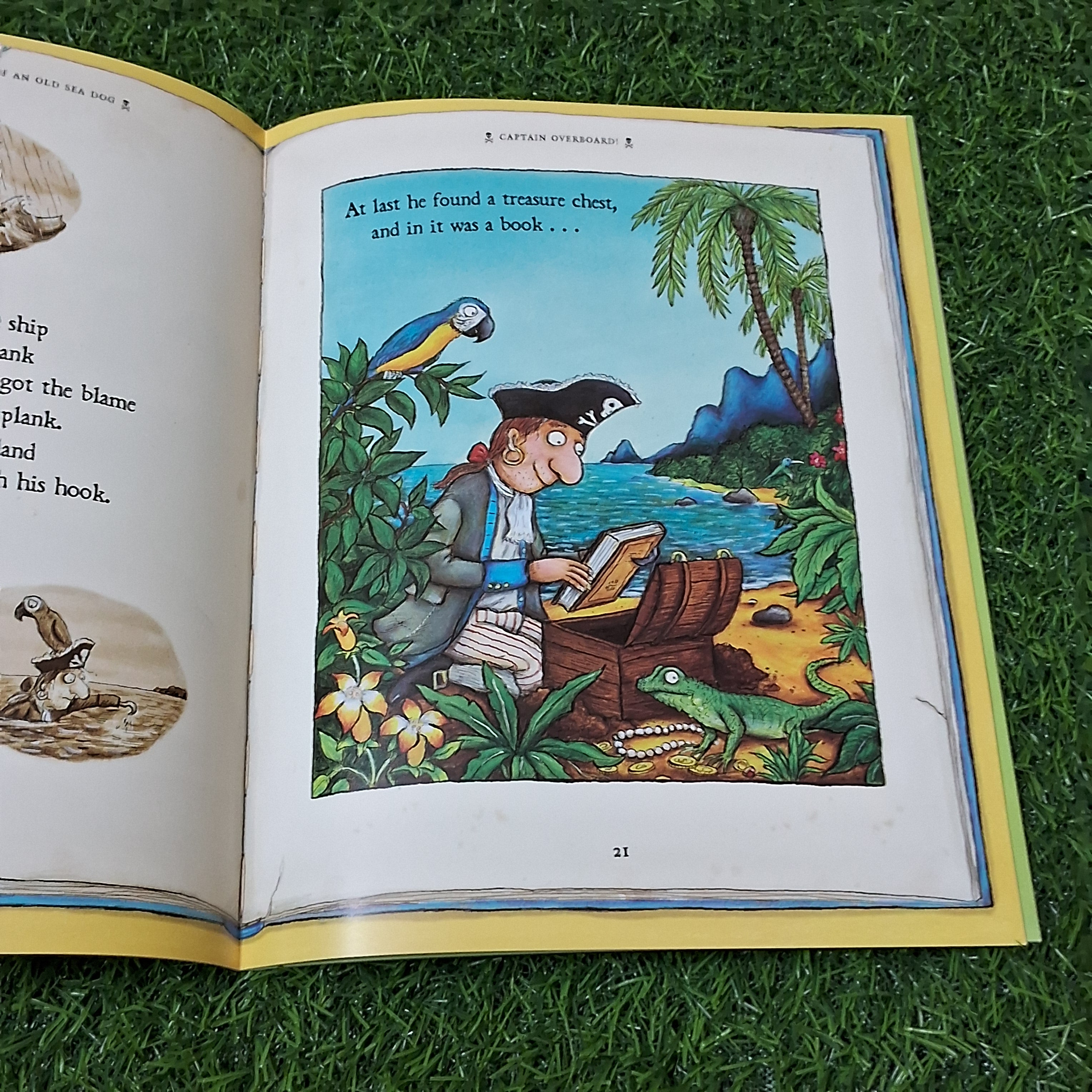 Charlie cooks Favourite book - Good Condition Paperback