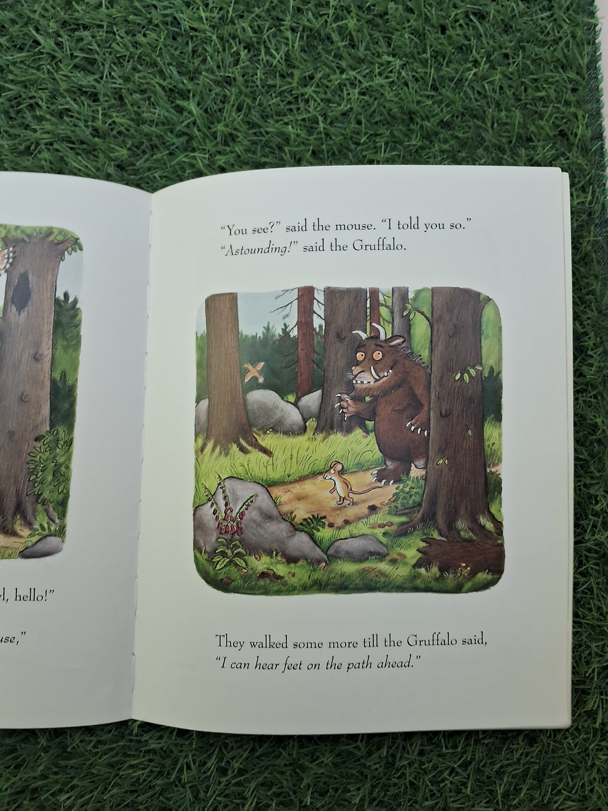 Book of THE GRUFFALO -  Very Good Condition Paperback