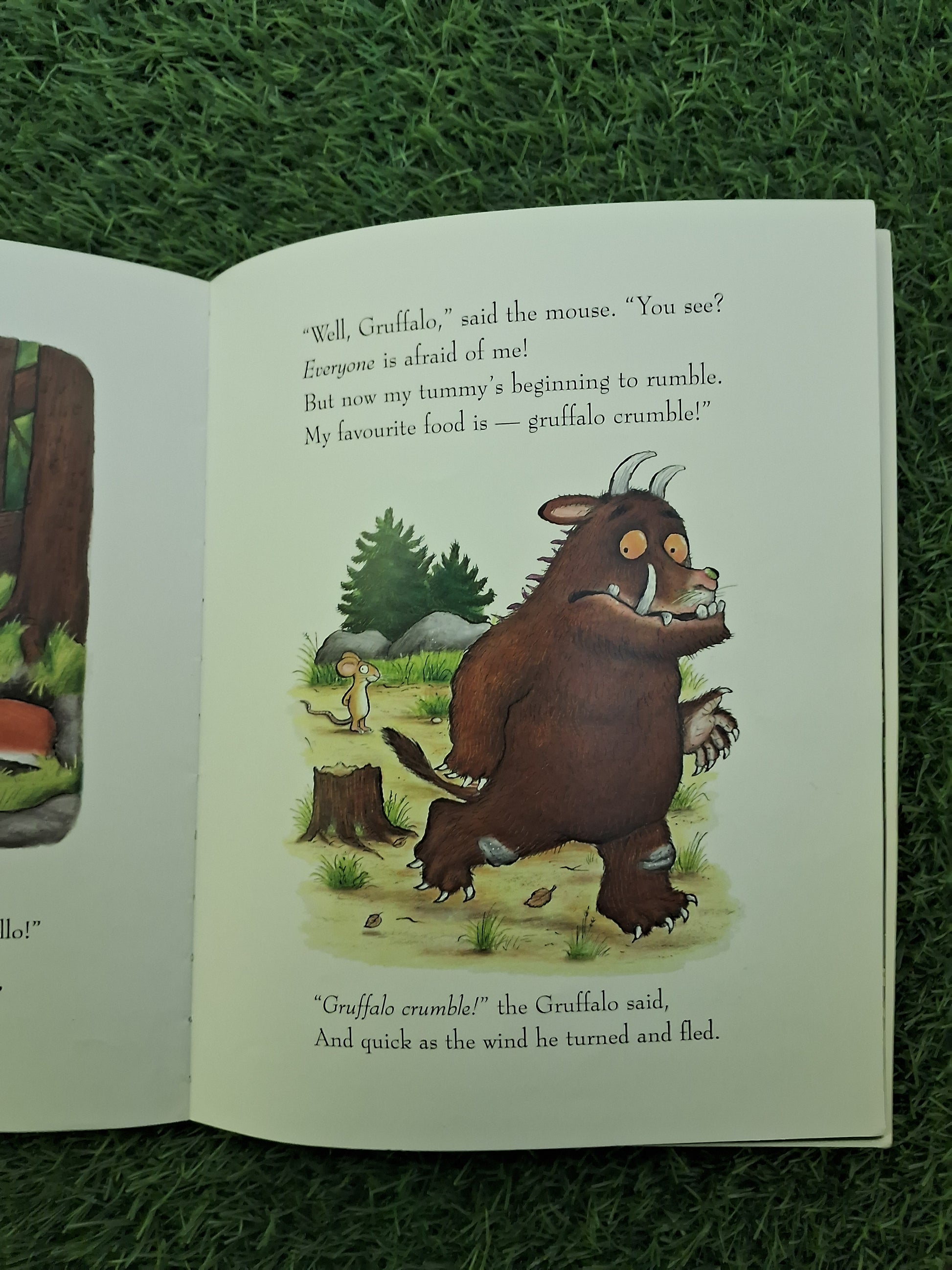 Book of THE GRUFFALO -  Very Good Condition Paperback