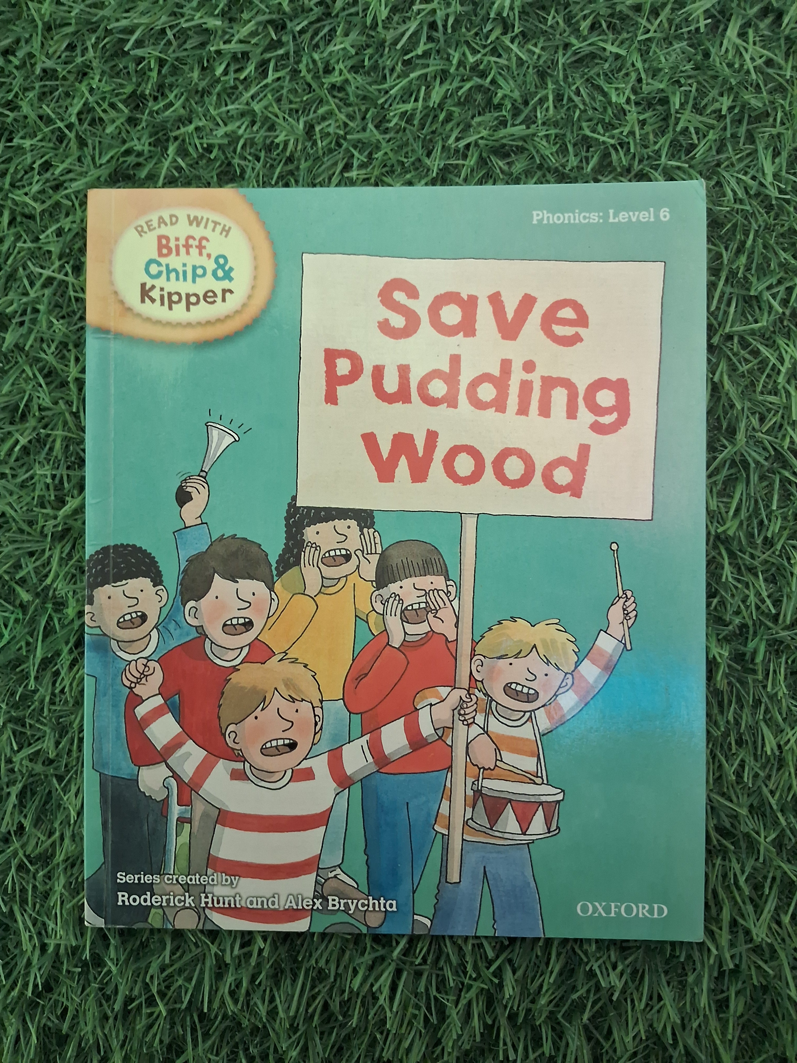 READ WITH BIFF CHIP & KIPPER - SAVE PUDDING WOOD - Excellent Condition Paperback