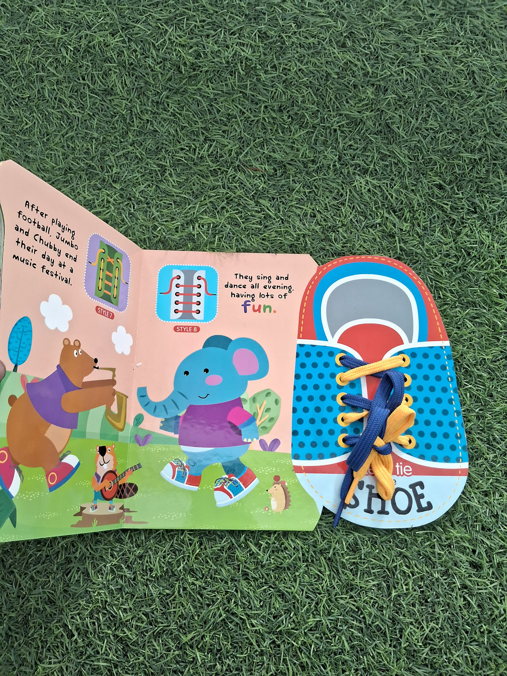 Let's tie the shoe - Board Book