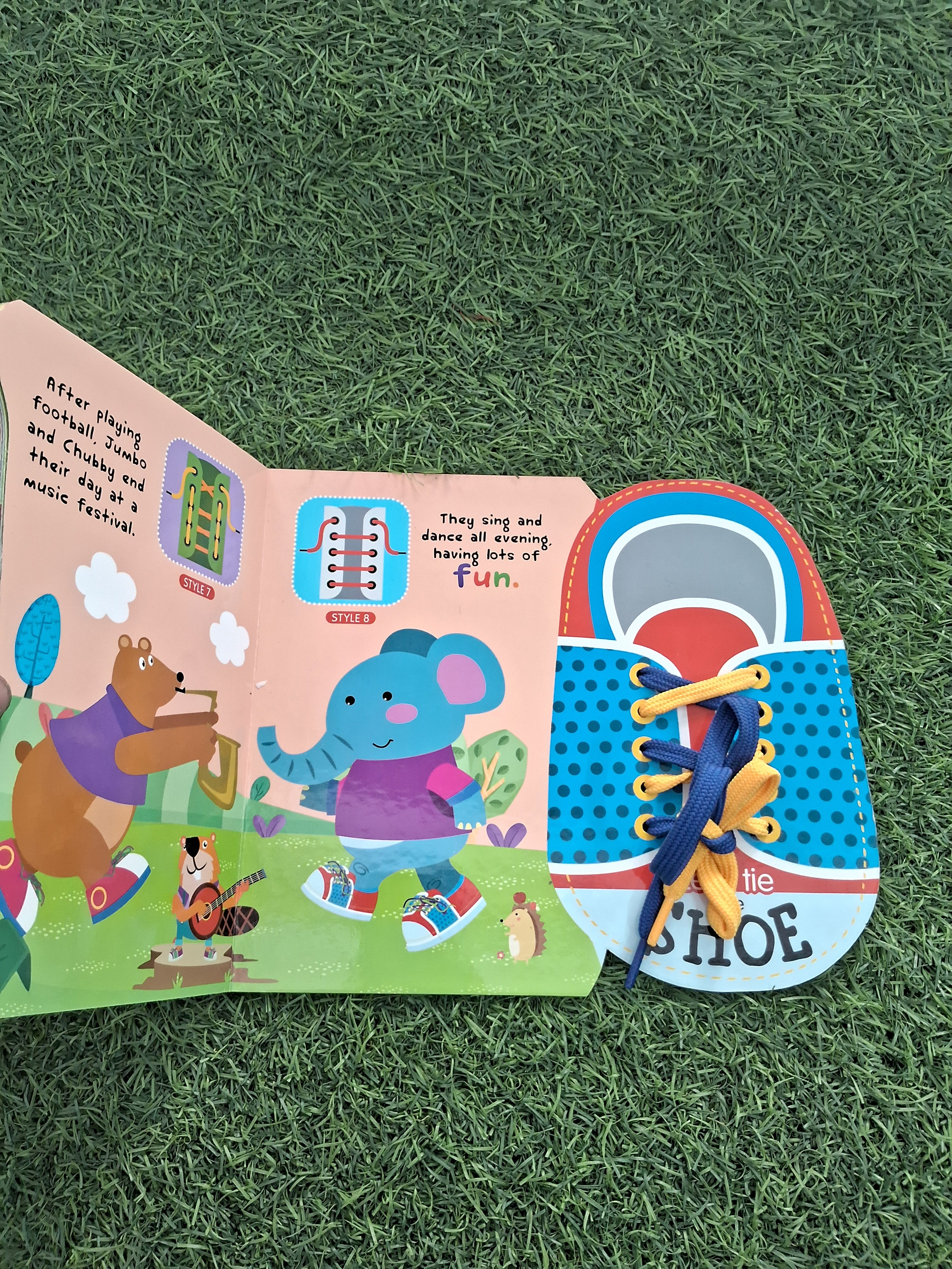 Let's tie the shoe - Board Book