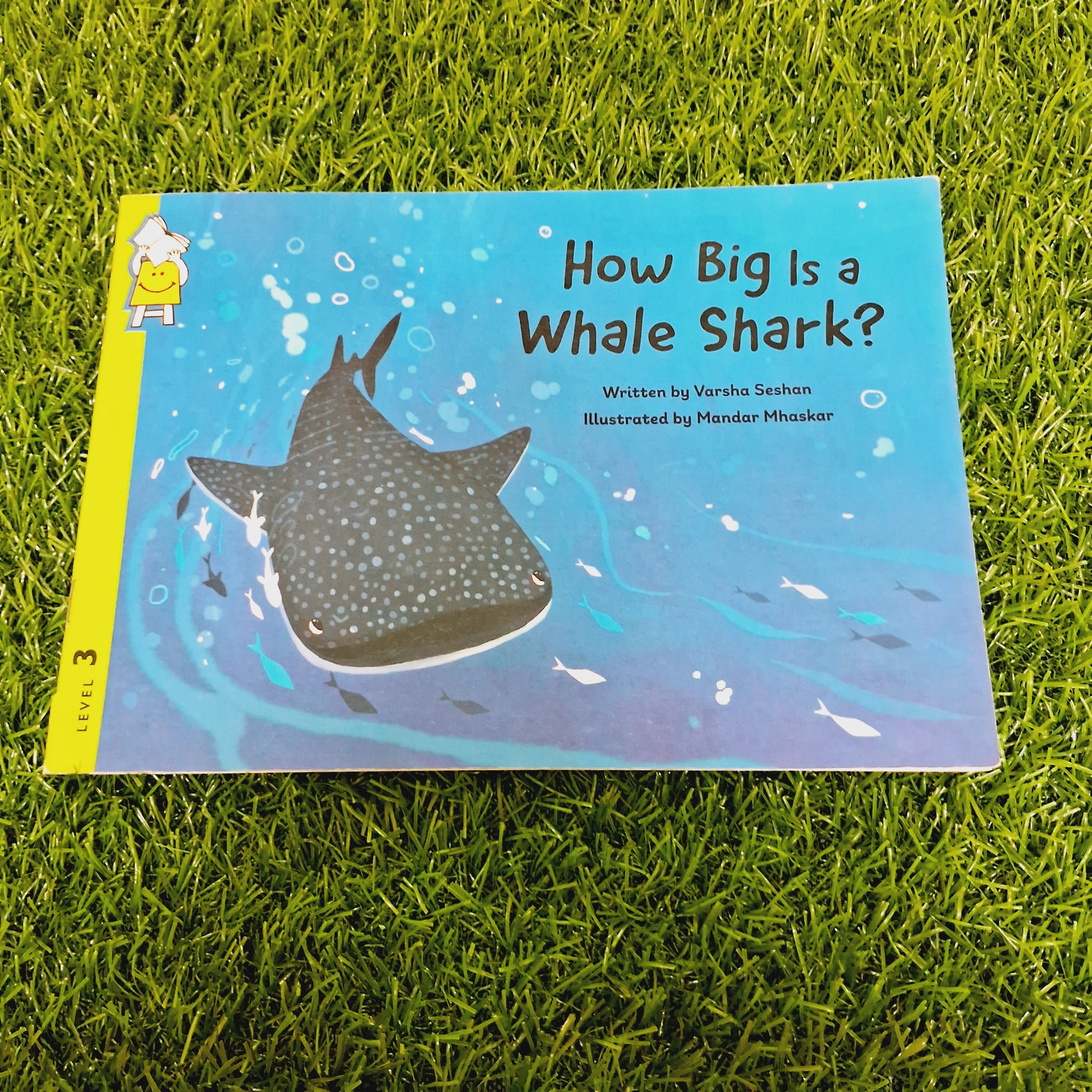 How Bigs is a whale shark - Average Condition Paperback