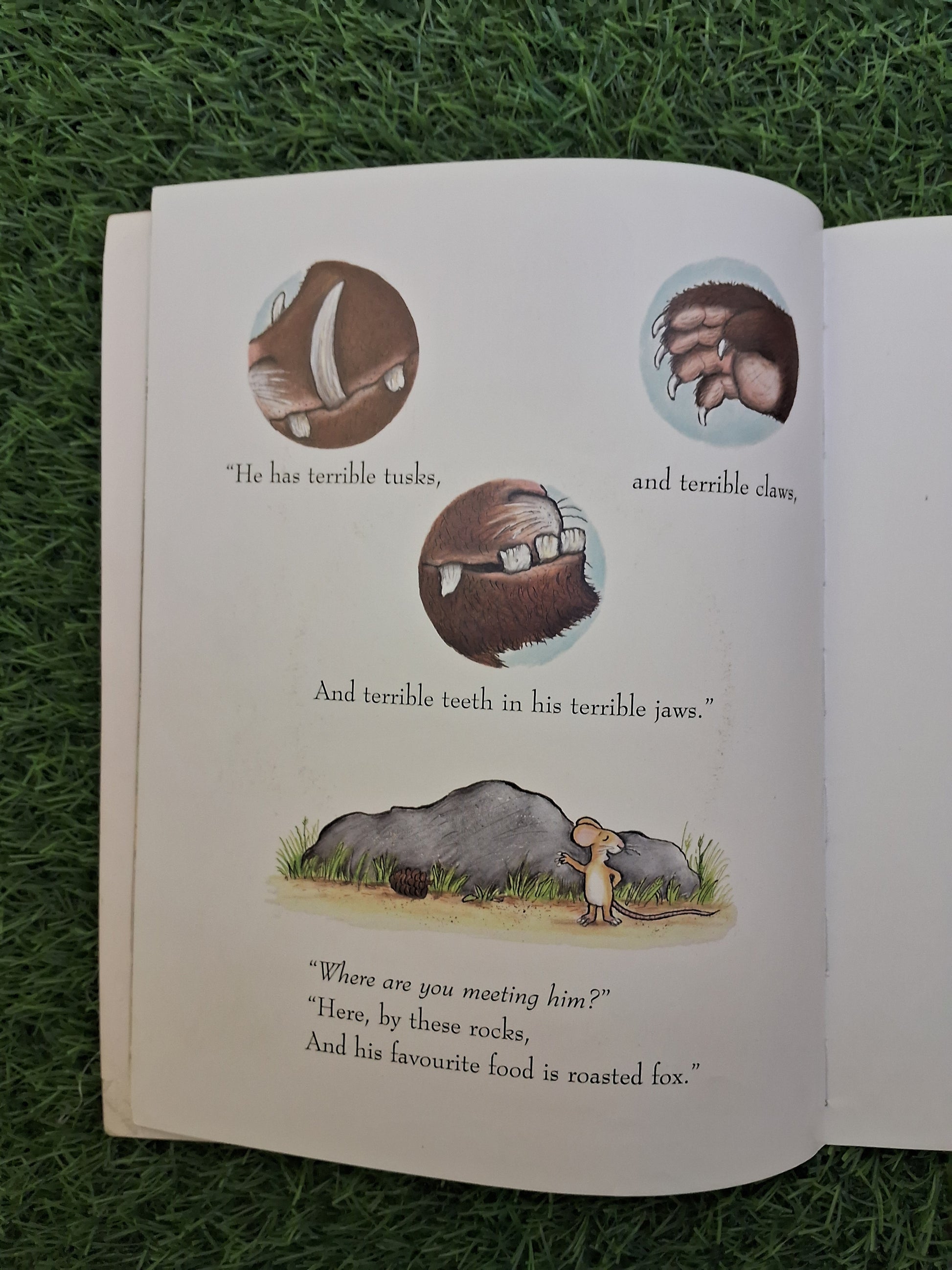 Book of THE GRUFFALO -  Very Good Condition Paperback