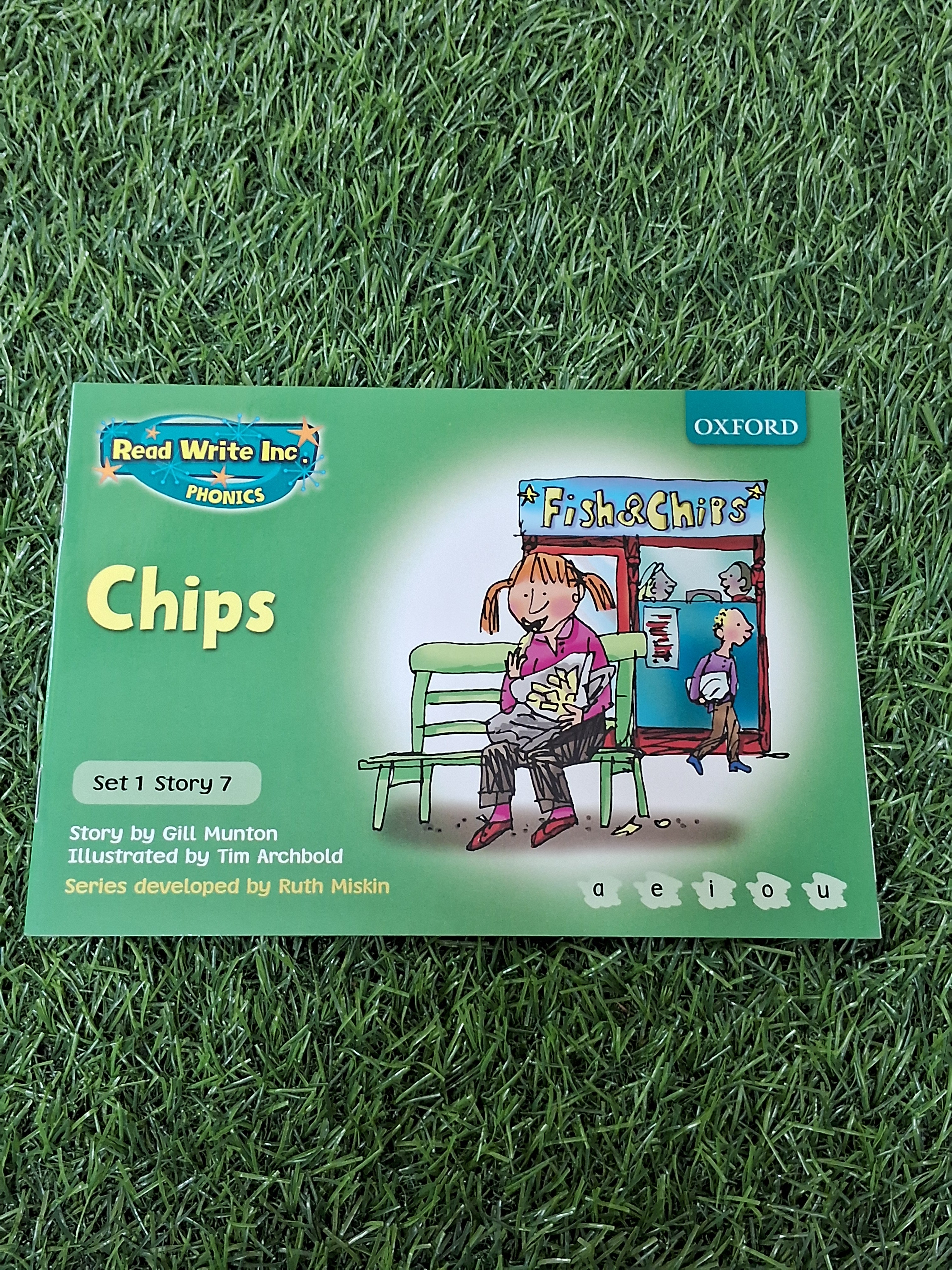 Phonics - Chips -  Very Good Condition Paperback