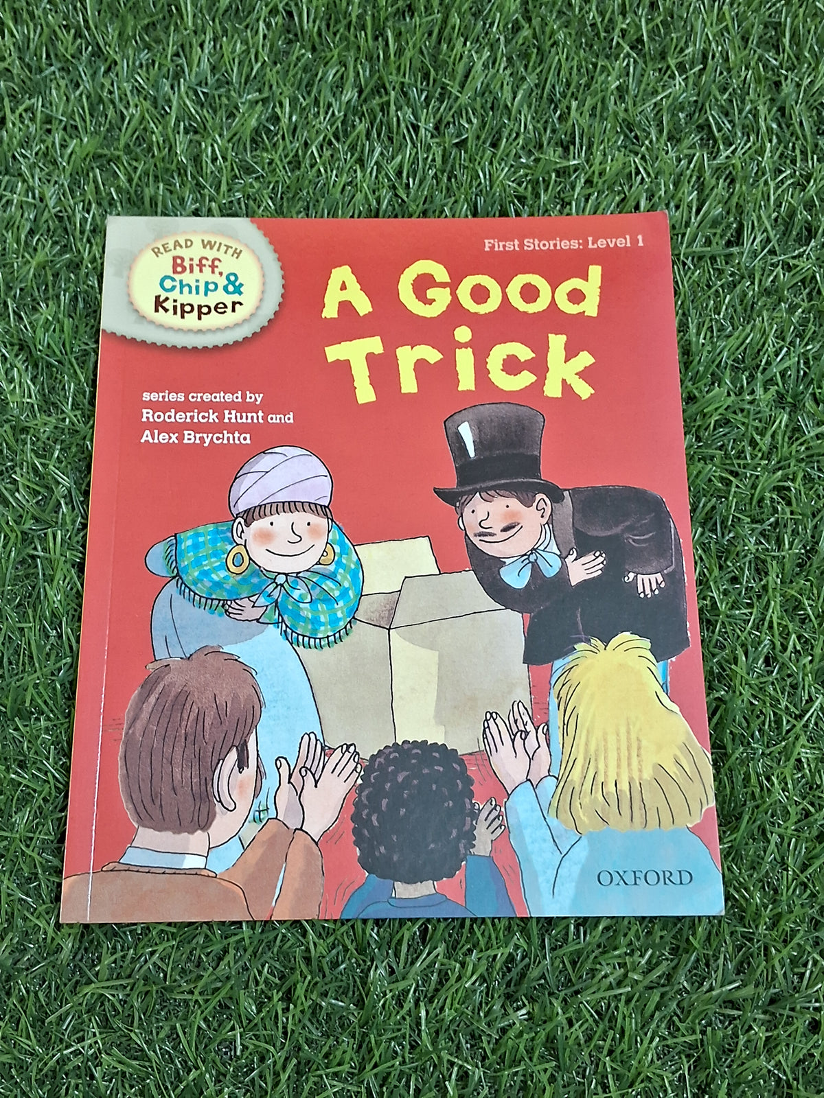 READ WITH BIFF CHIP & KIPPER - A GOOD TRICK - Excellent Condition Paperback