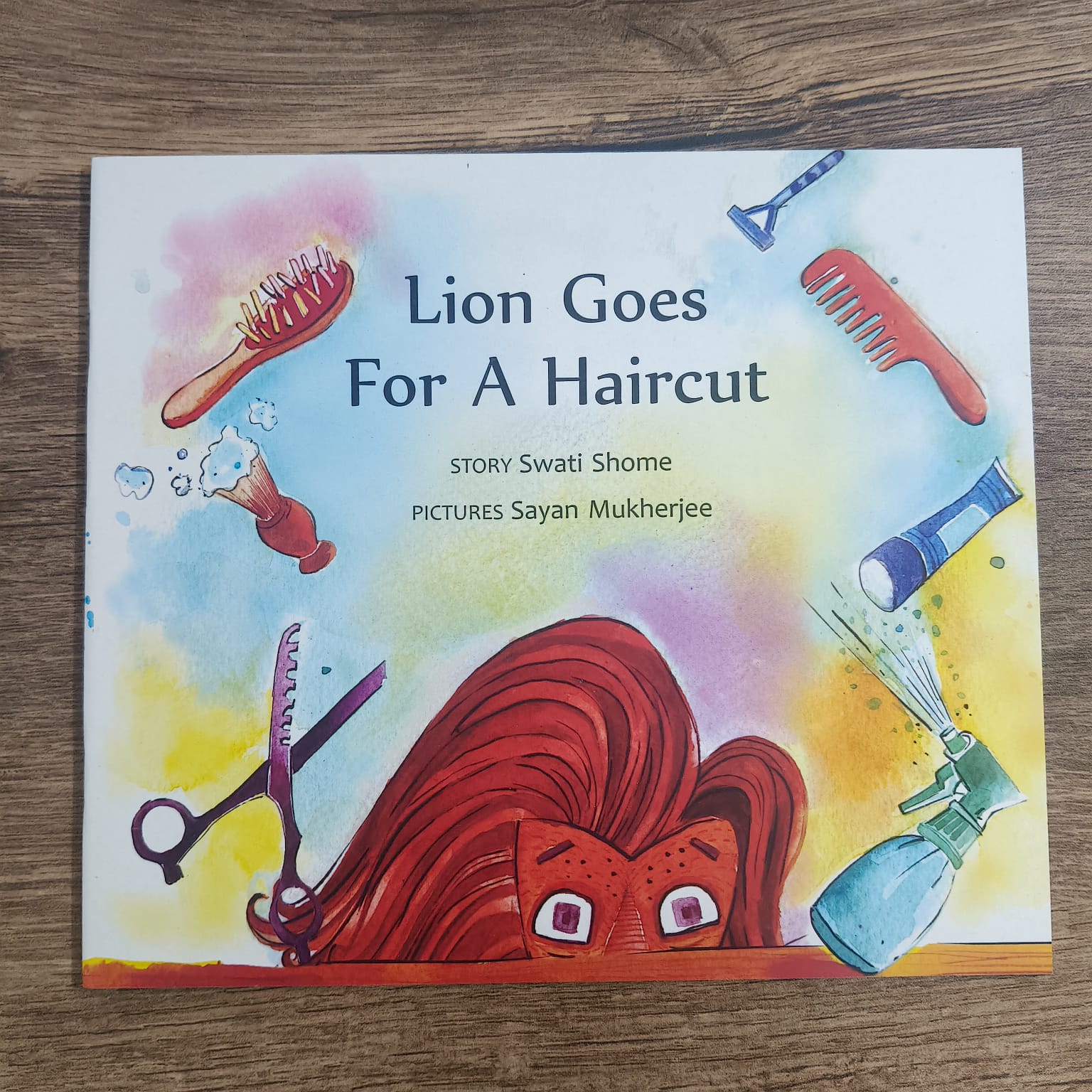 LION GOES FOR A HAIRCUT - ENGLISH