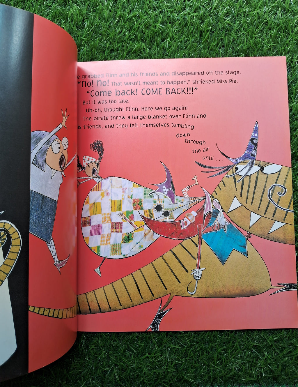 Captain flinn and the pirate dinosaurs the magic cutlass - Very Good Condition Paperback