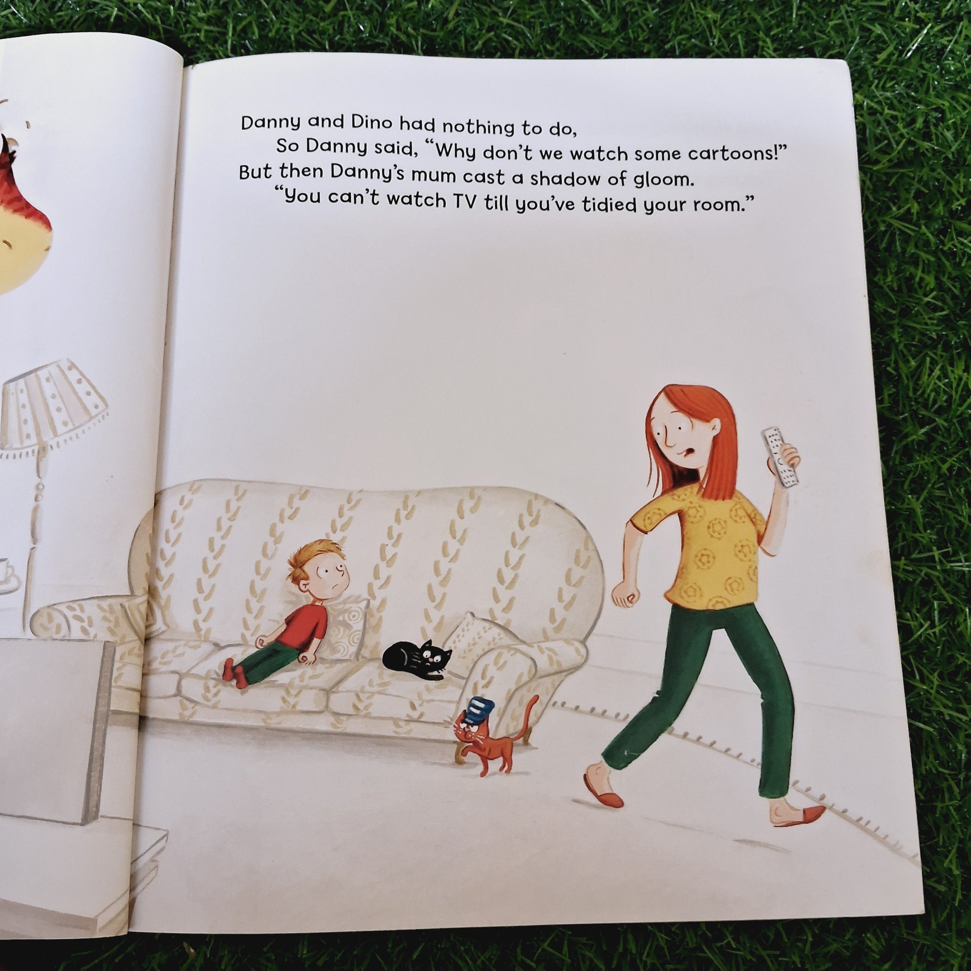The dinosaur that pooped The bed - Very Good Condition Paperback