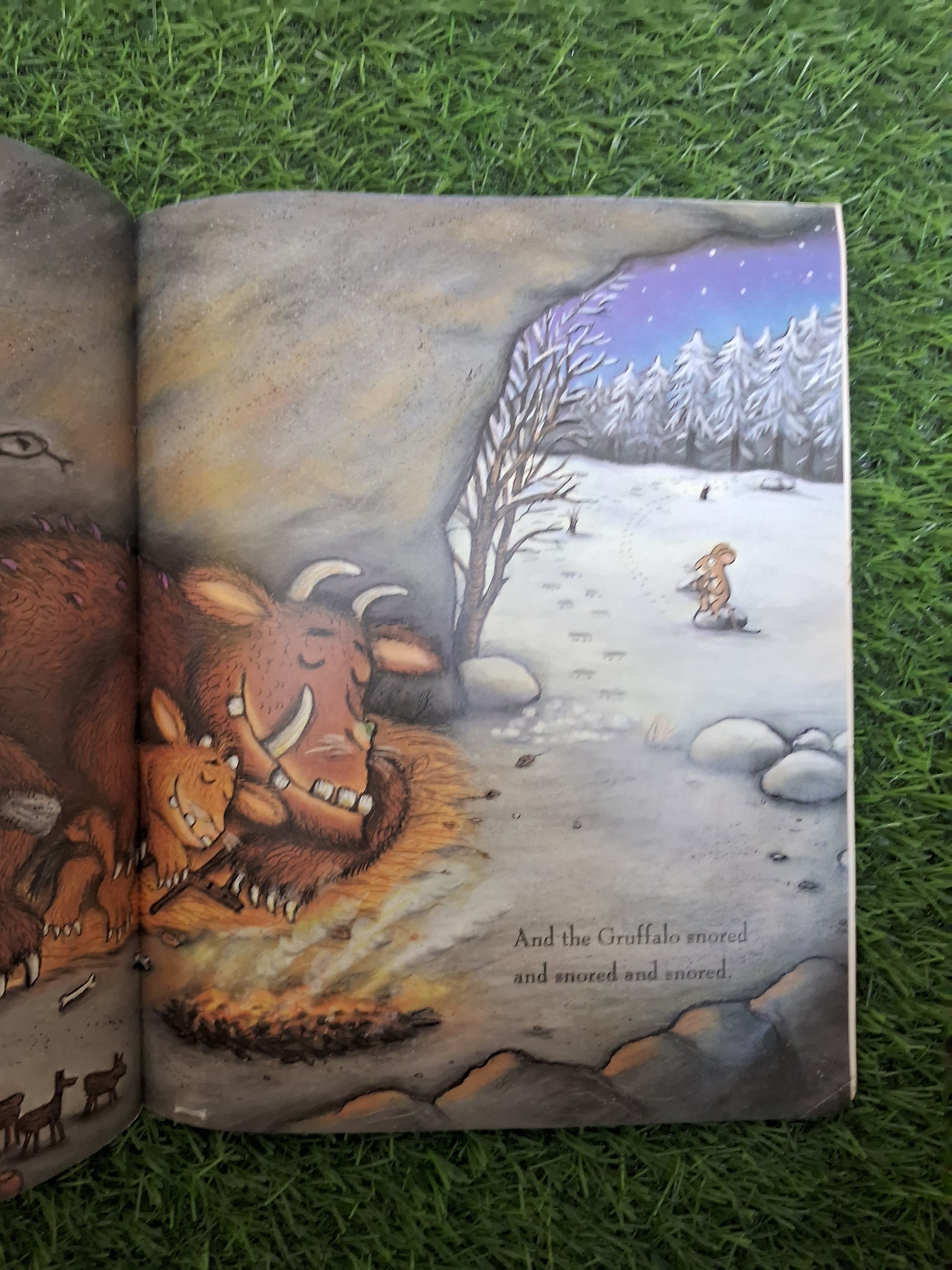 Book of THE GRUFFALO'S CHILD - Good Condition Paperback